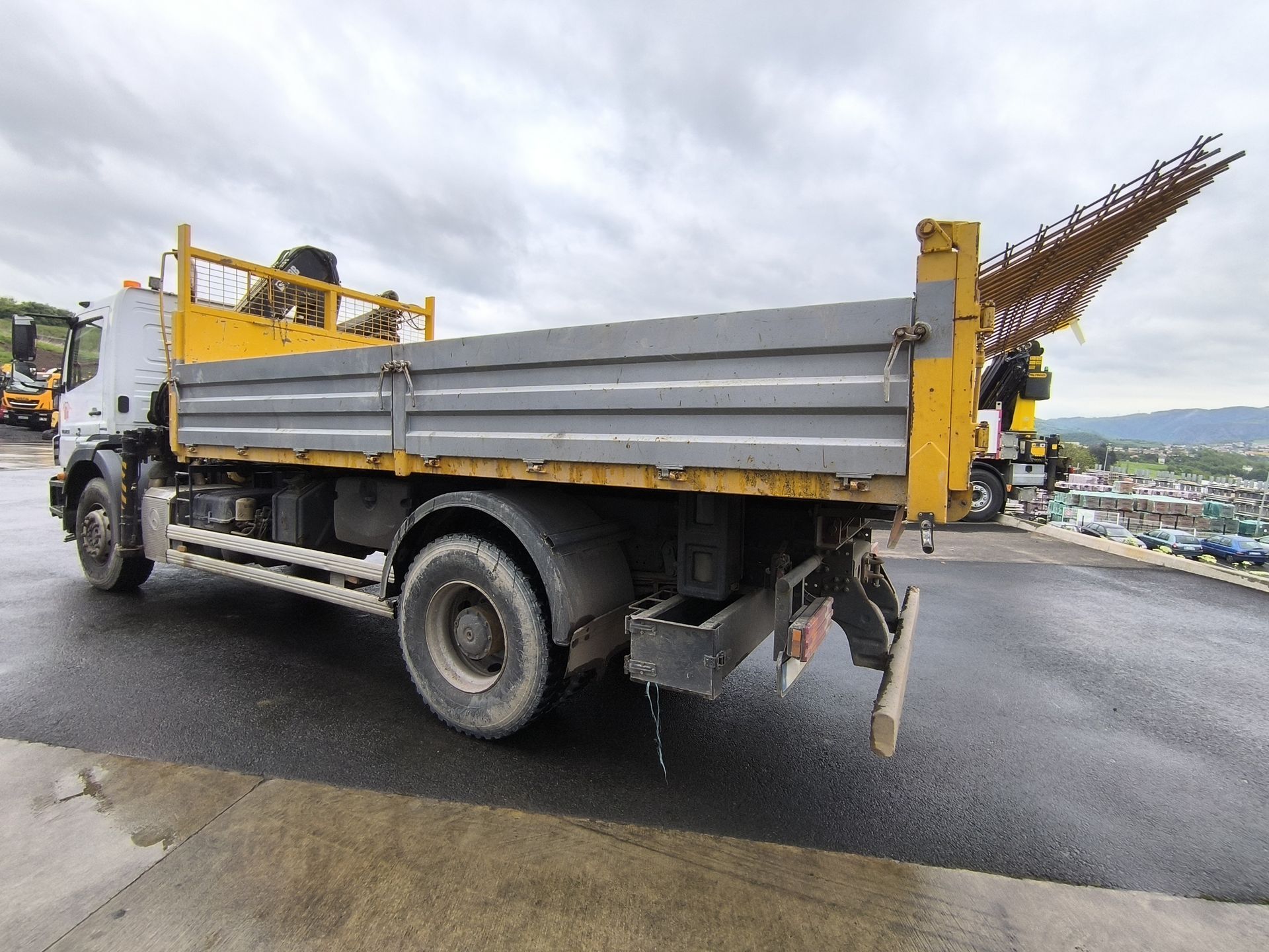 Mercedes-Benz Axor Grue Hiab