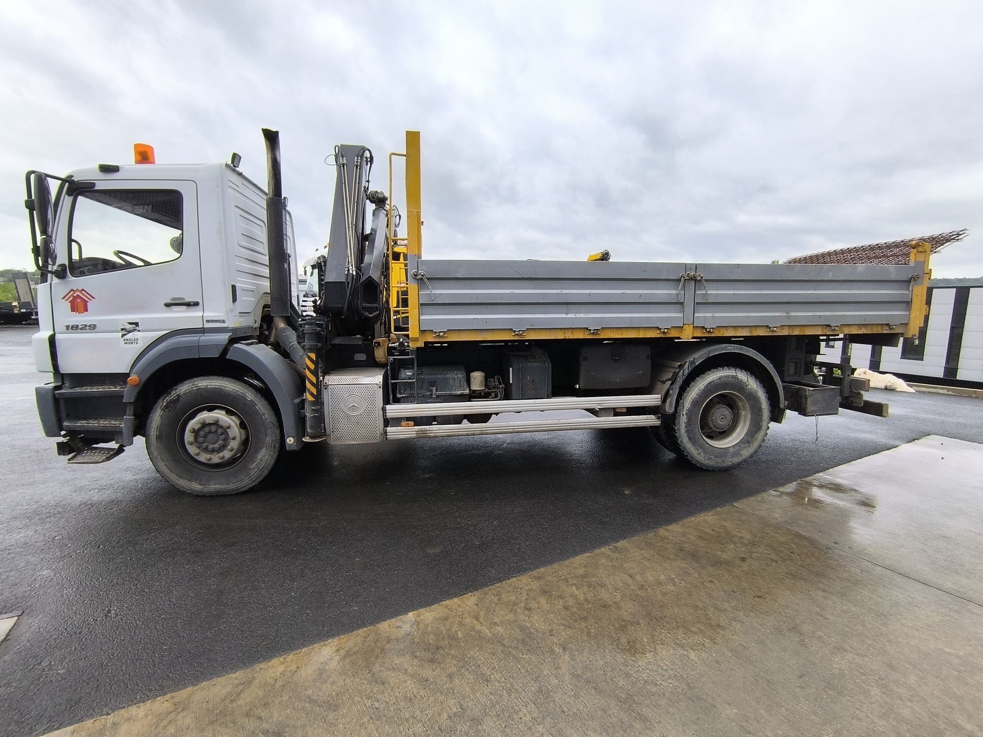 Mercedes-Benz Axor Grue Hiab