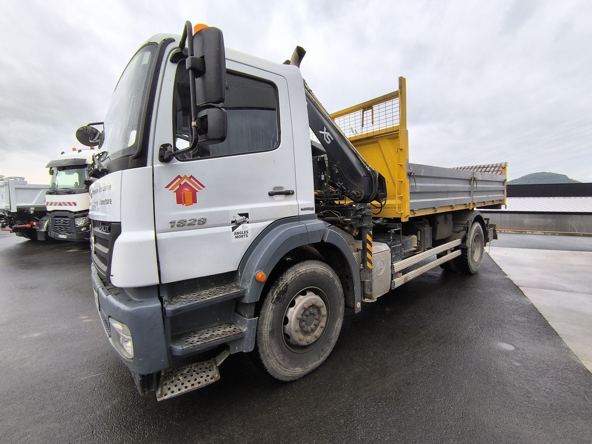 Mercedes-Benz Axor Grue Hiab