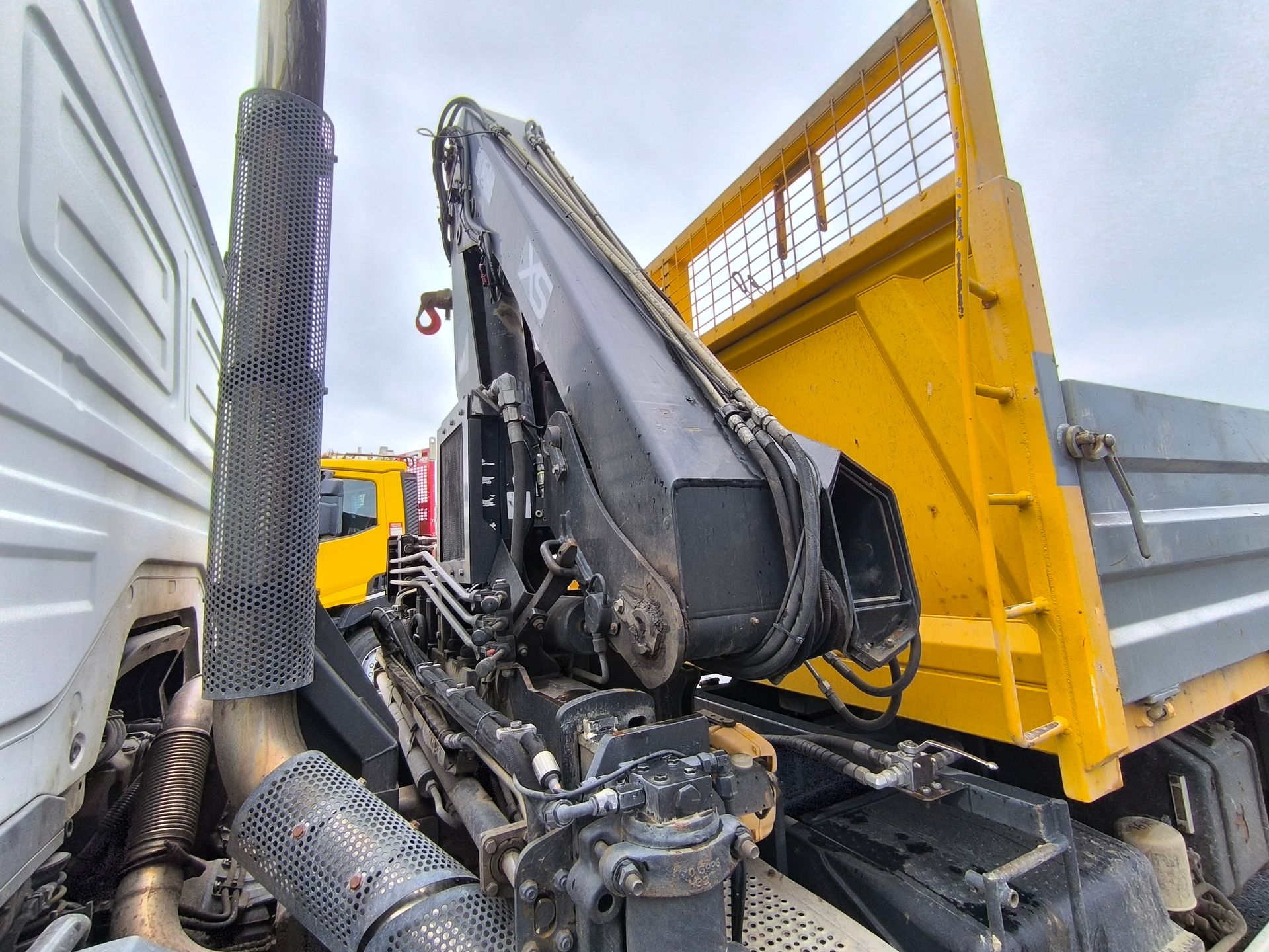 Mercedes-Benz Axor Grue Hiab