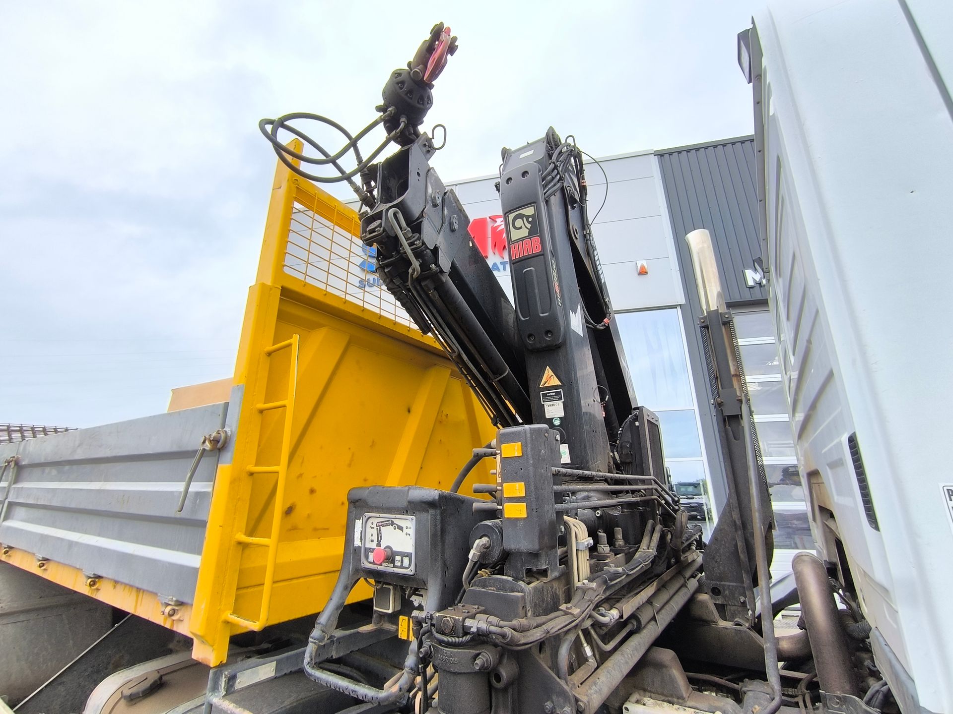 Mercedes-Benz Axor Grue Hiab