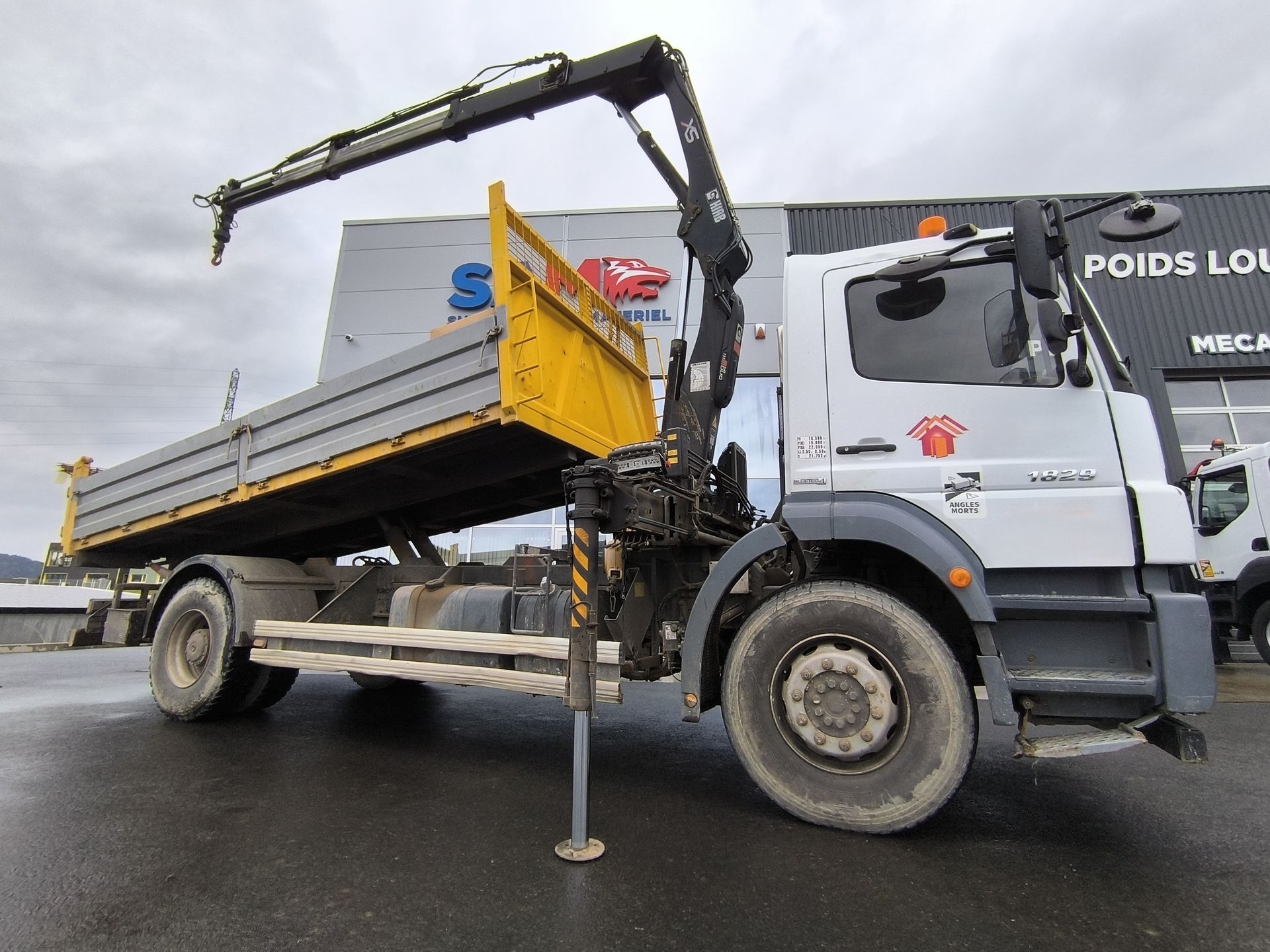 Mercedes-Benz Axor Grue Hiab