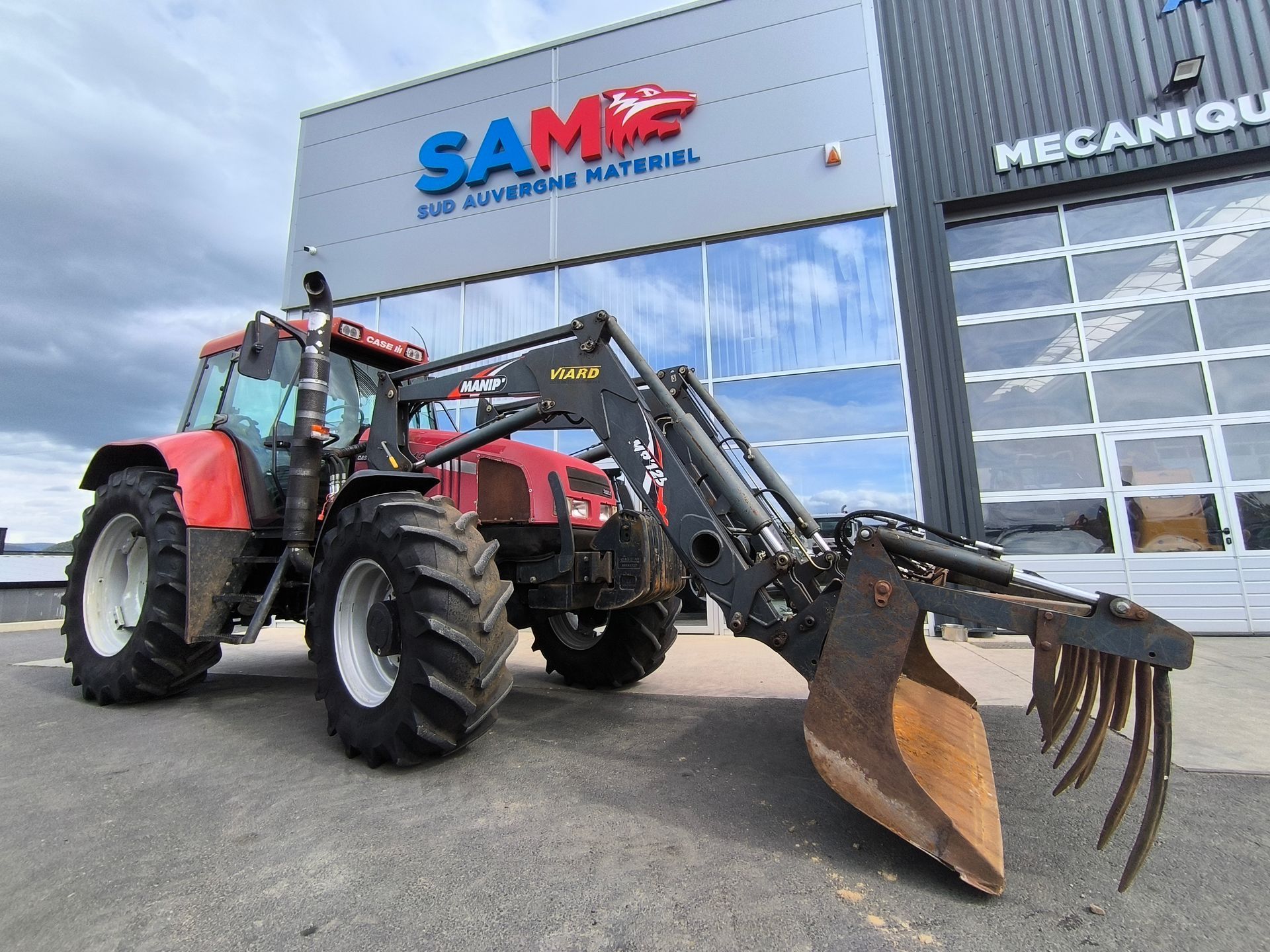 Case IH CS 120 + Chargeur avec godet croco