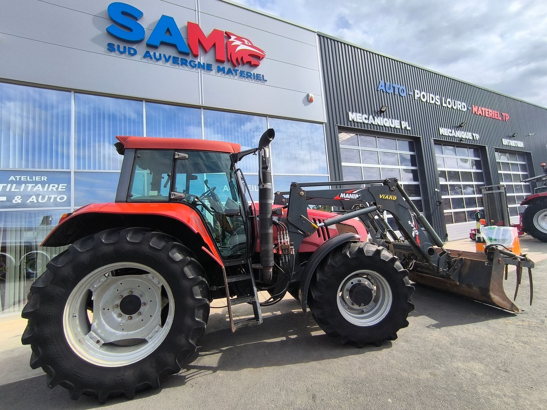 Case IH CS 120 + Chargeur avec godet croco