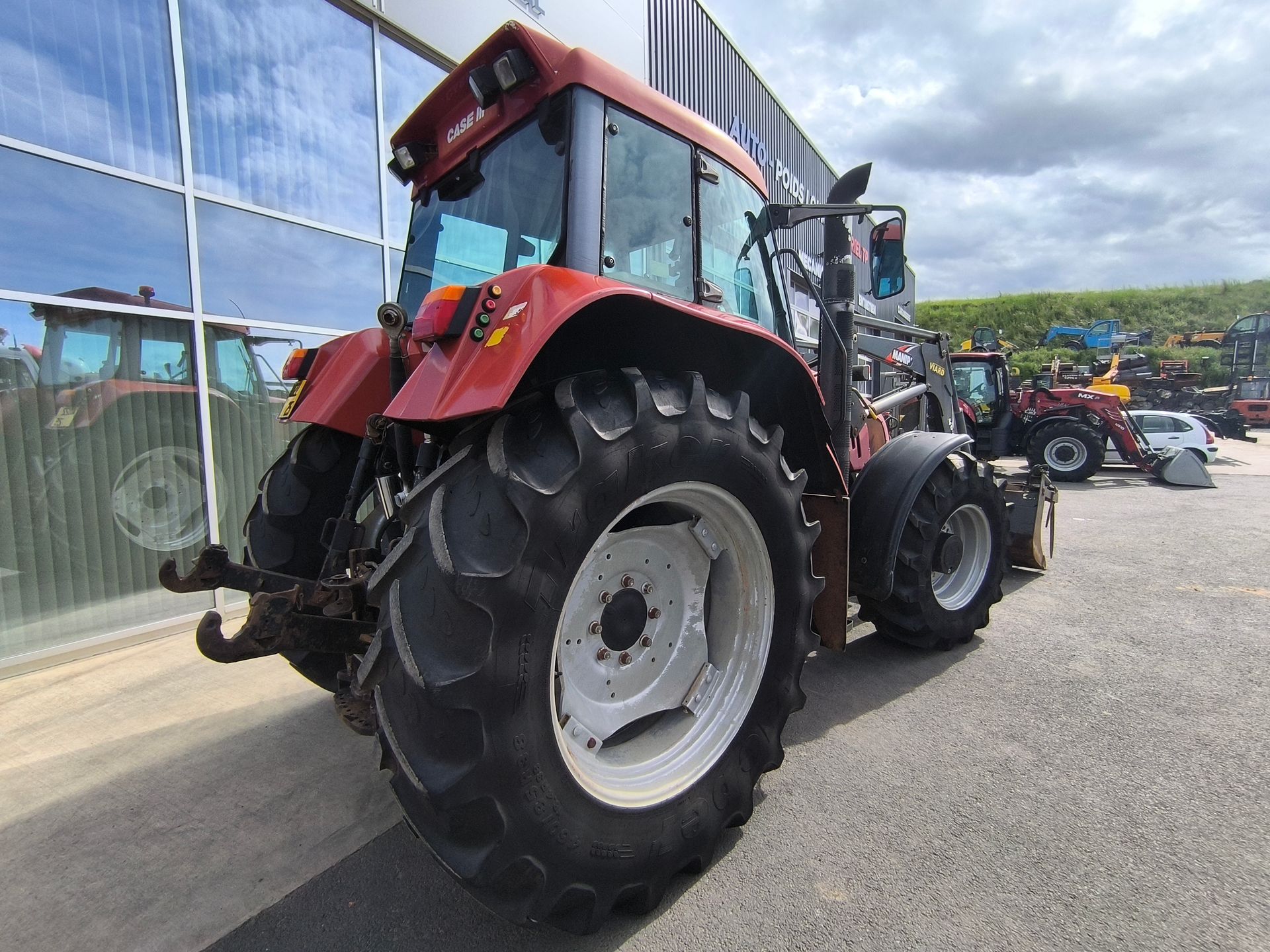 Case IH CS 120 + Chargeur avec godet croco