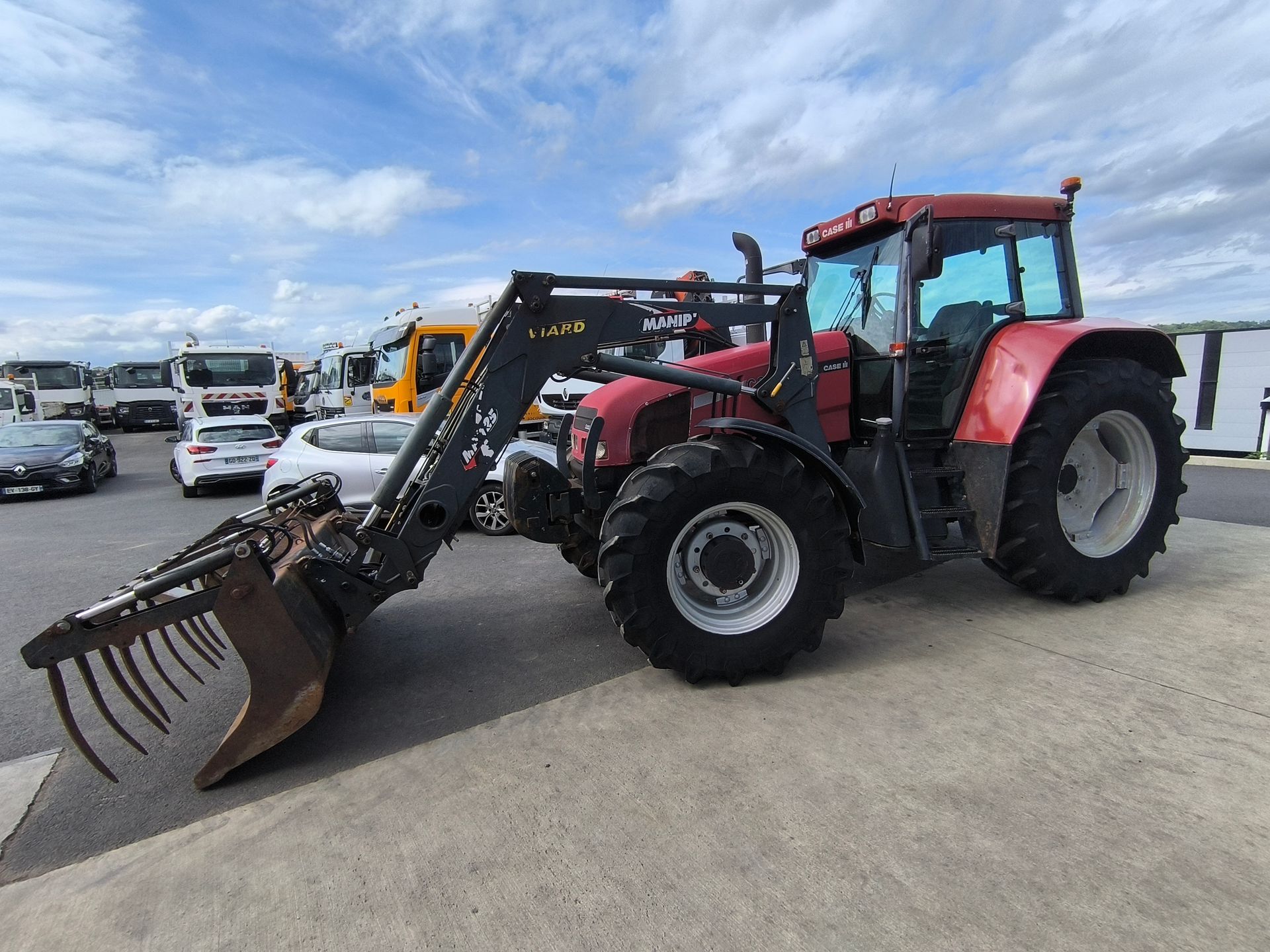 Case IH CS 120 + Chargeur avec godet croco