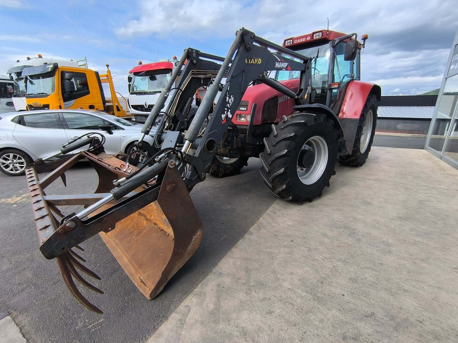 Case IH CS 120 + Chargeur avec godet croco