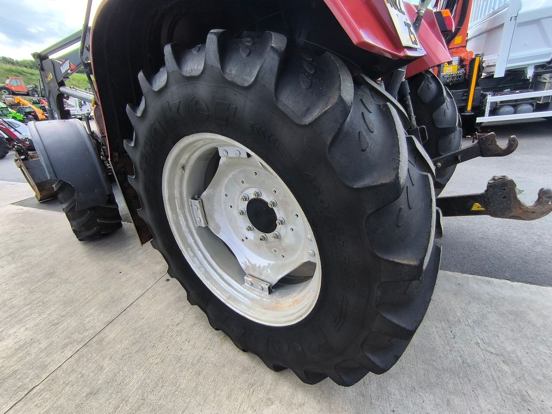 Case IH CS 120 + Chargeur avec godet croco