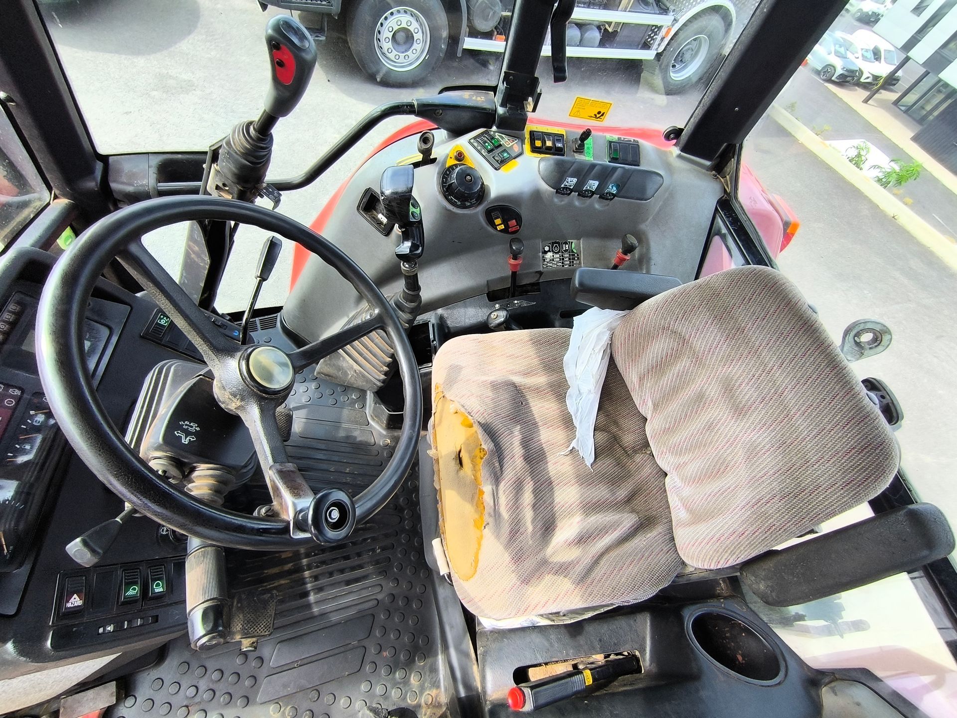 Case IH CS 120 + Chargeur avec godet croco