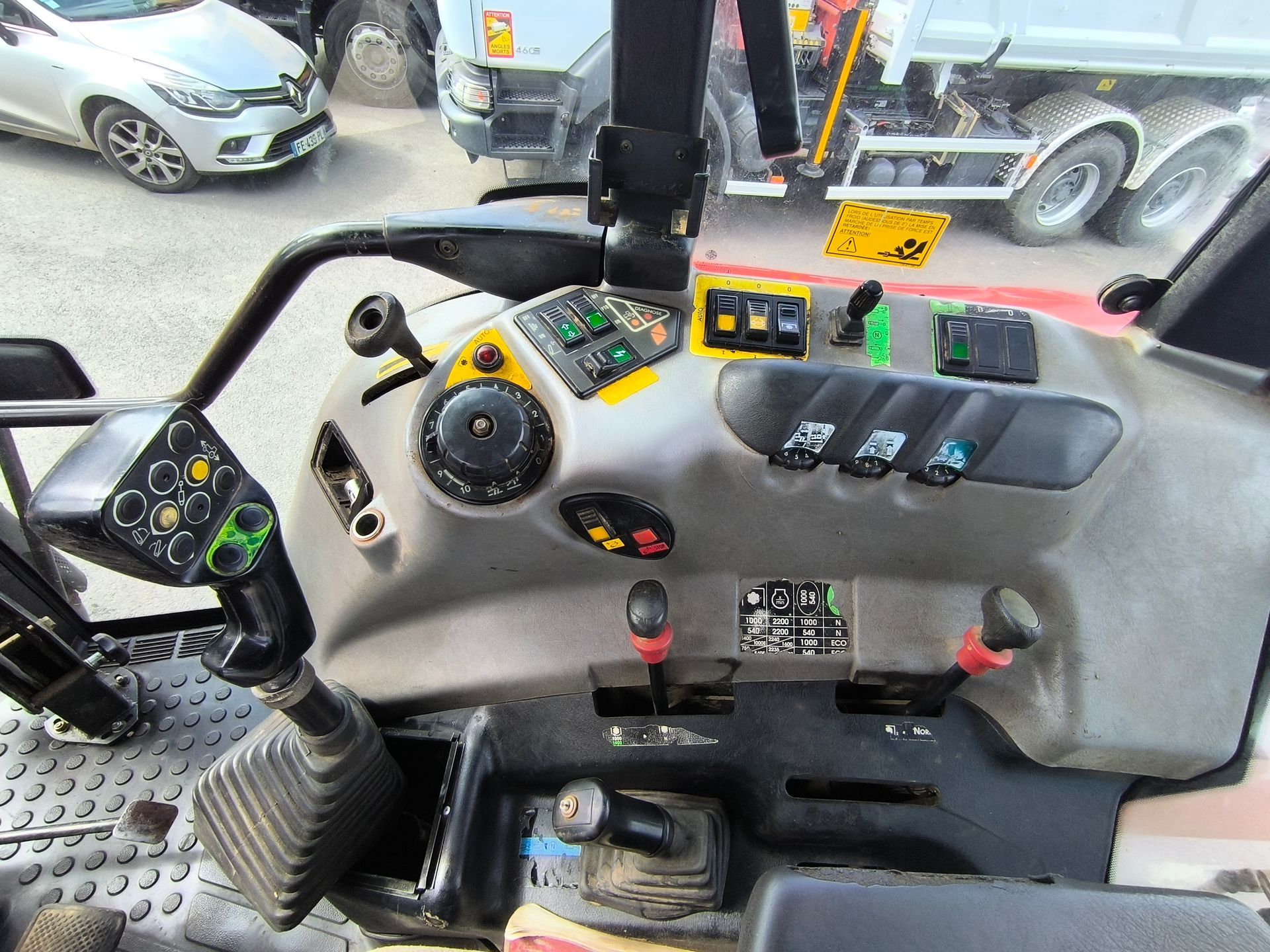 Case IH CS 120 + Chargeur avec godet croco