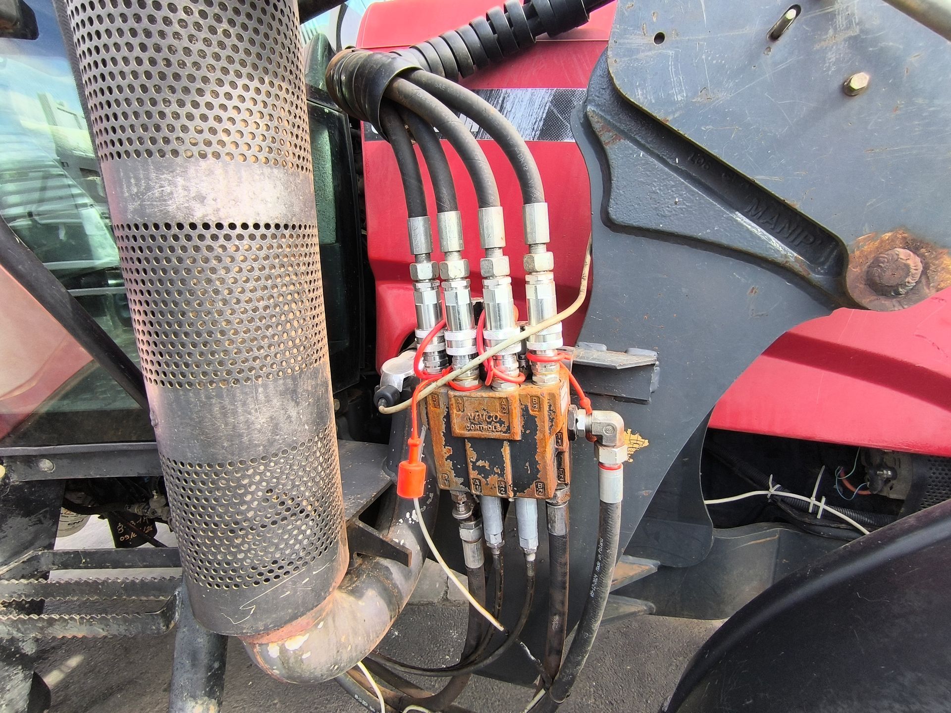 Case IH CS 120 + Chargeur avec godet croco