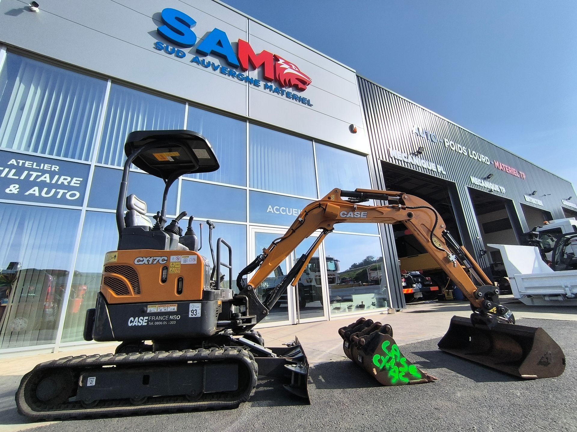 Case CX17C