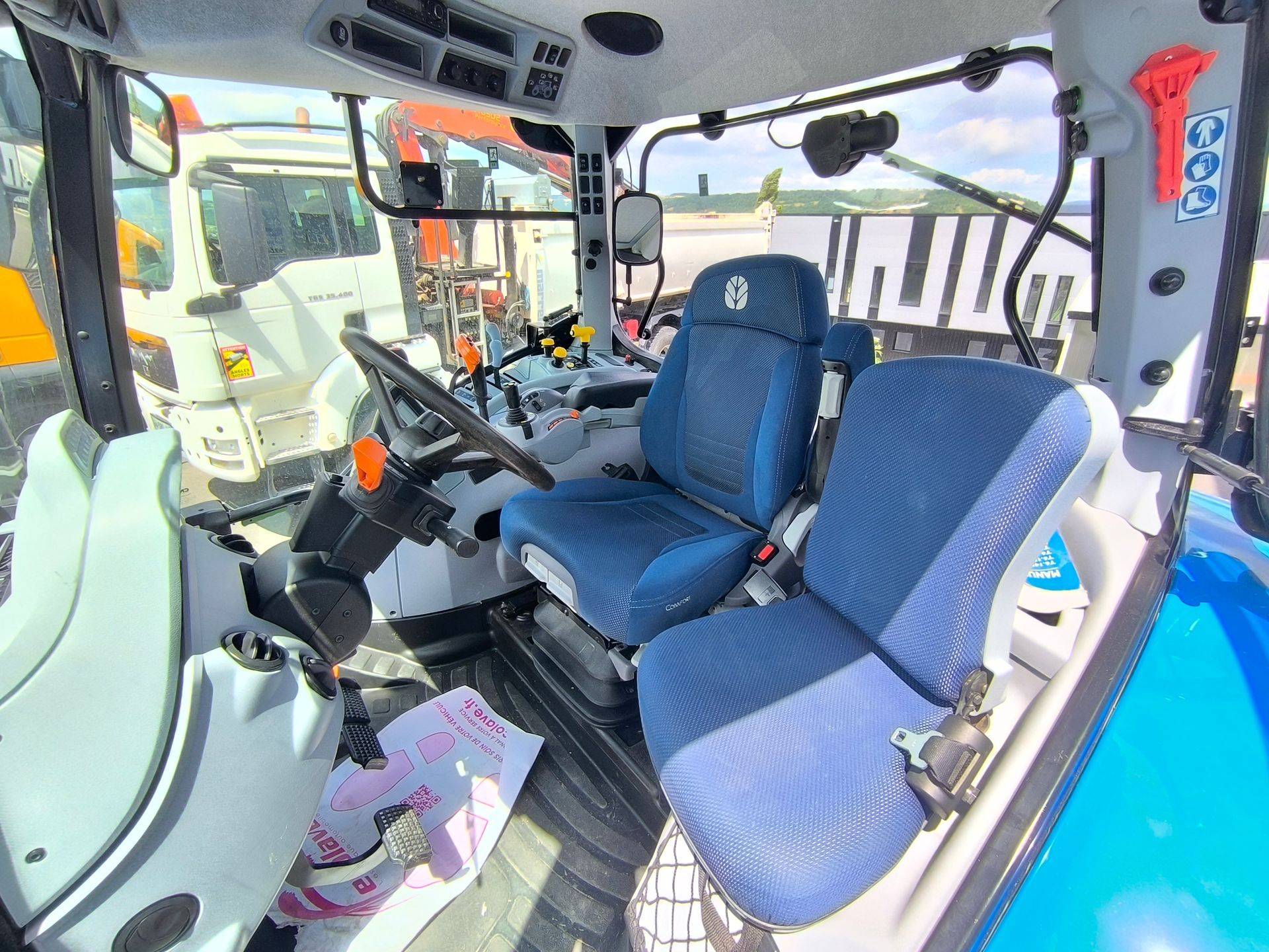 New Holland T6.145 + Chargeur