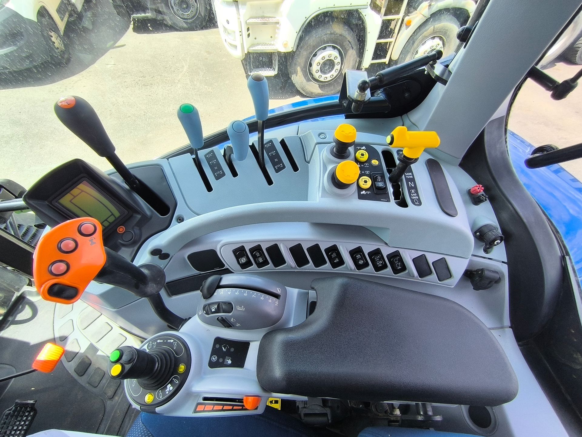 New Holland T6.145 + Chargeur