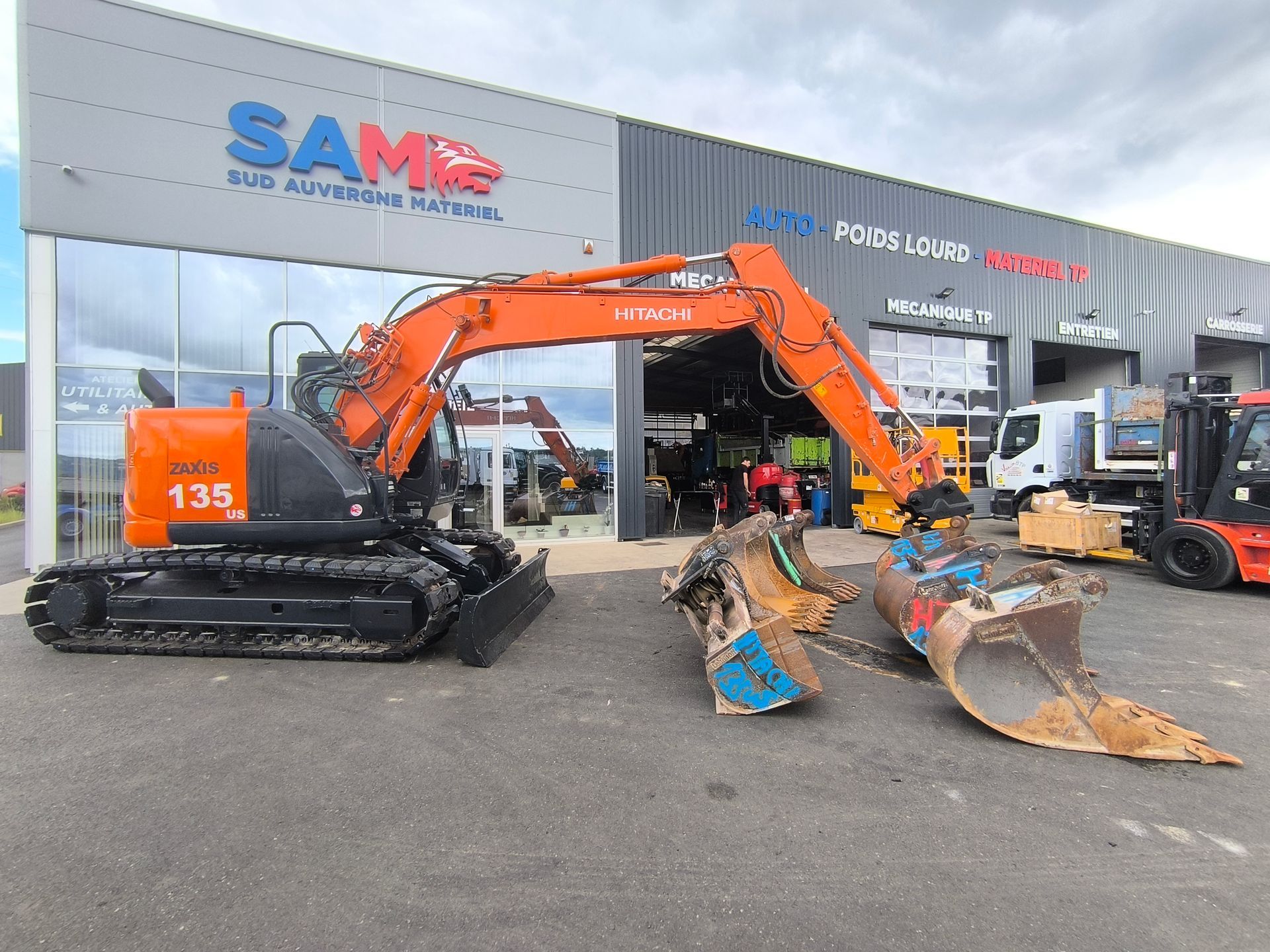 Hitachi ZX135US-5B