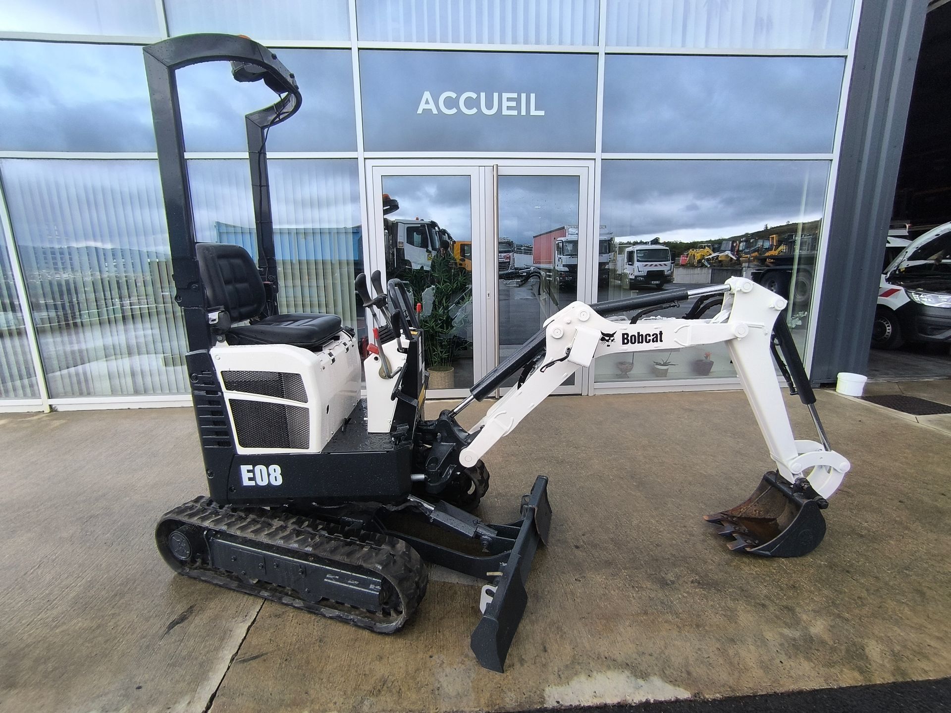 Bobcat E08