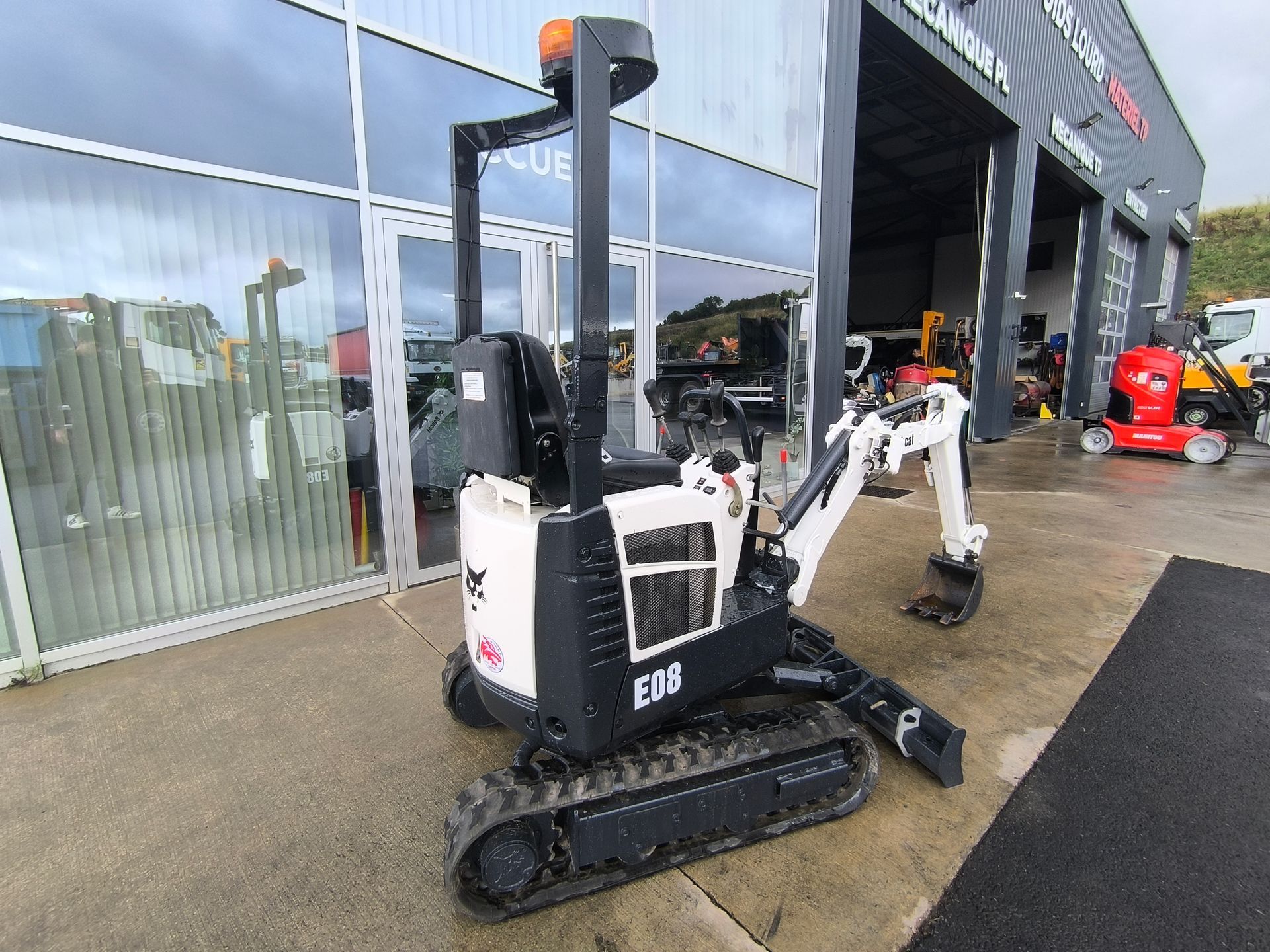 Bobcat E08