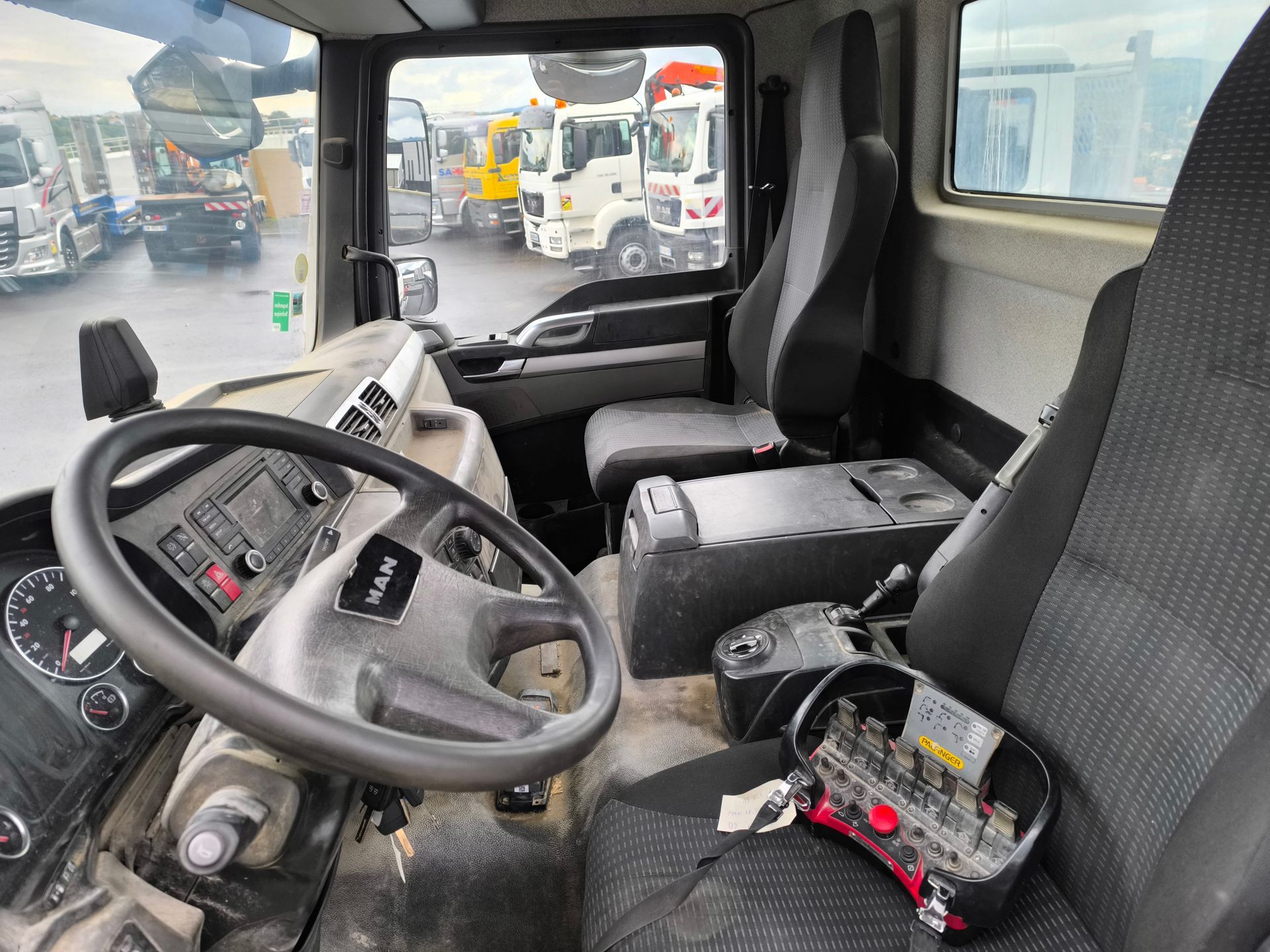 MAN TGM 18.340 Ampliroll Grue Palfinger