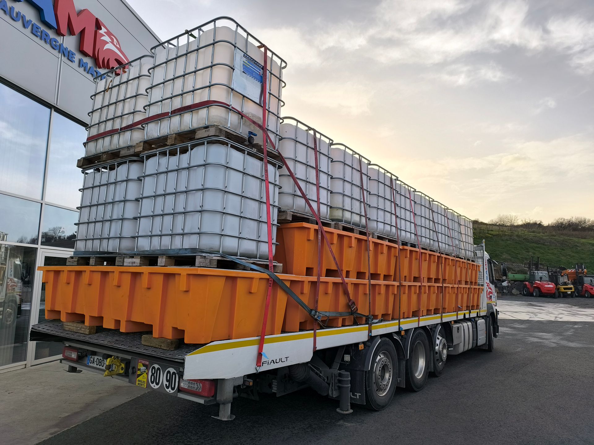 Schütz Cuves plastique grillagées + Bacs de rétention MANUTAN