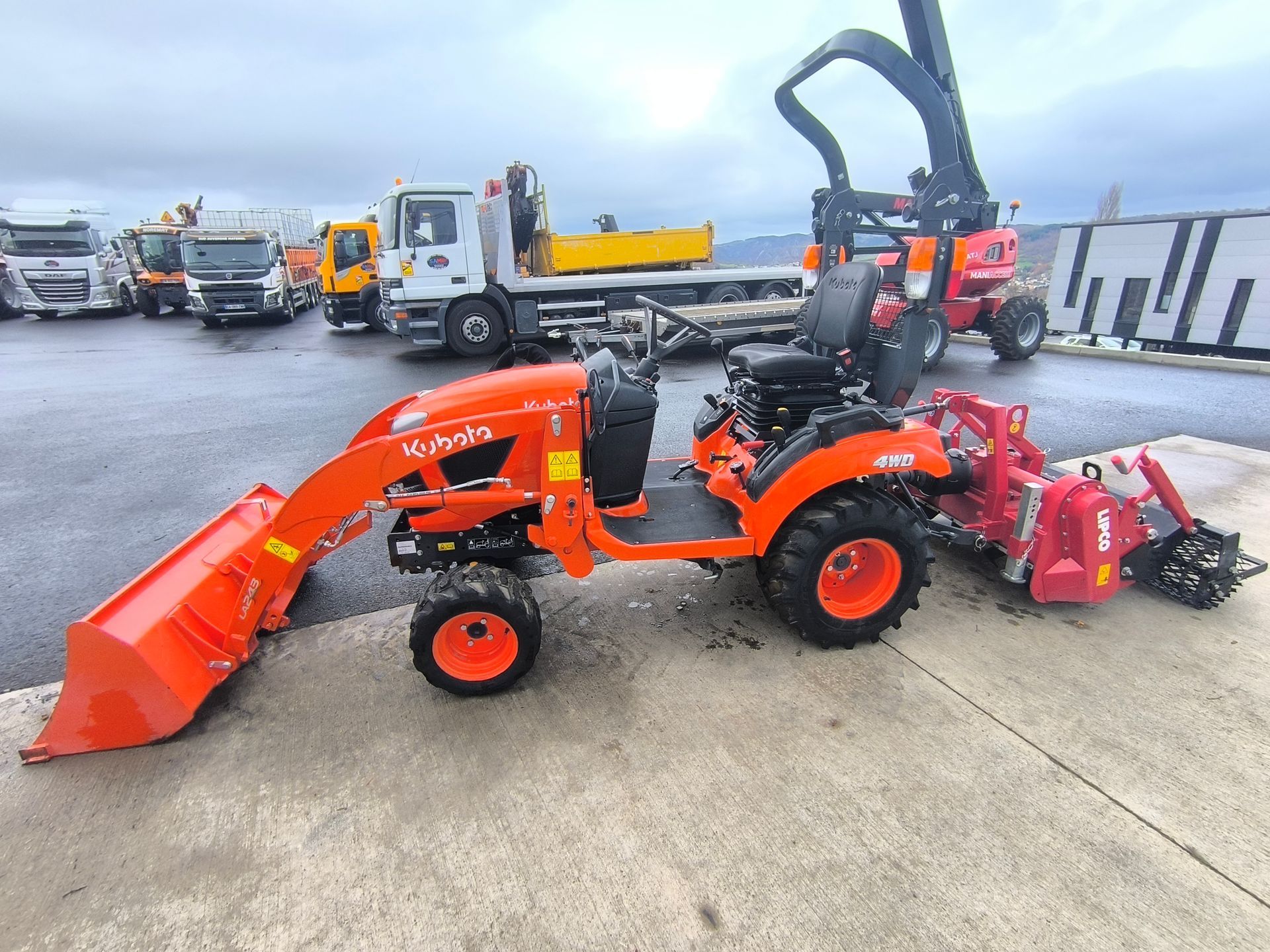 Kubota BX 231 Chargeur Kubota et Enfouisseur de pierre LIPCO