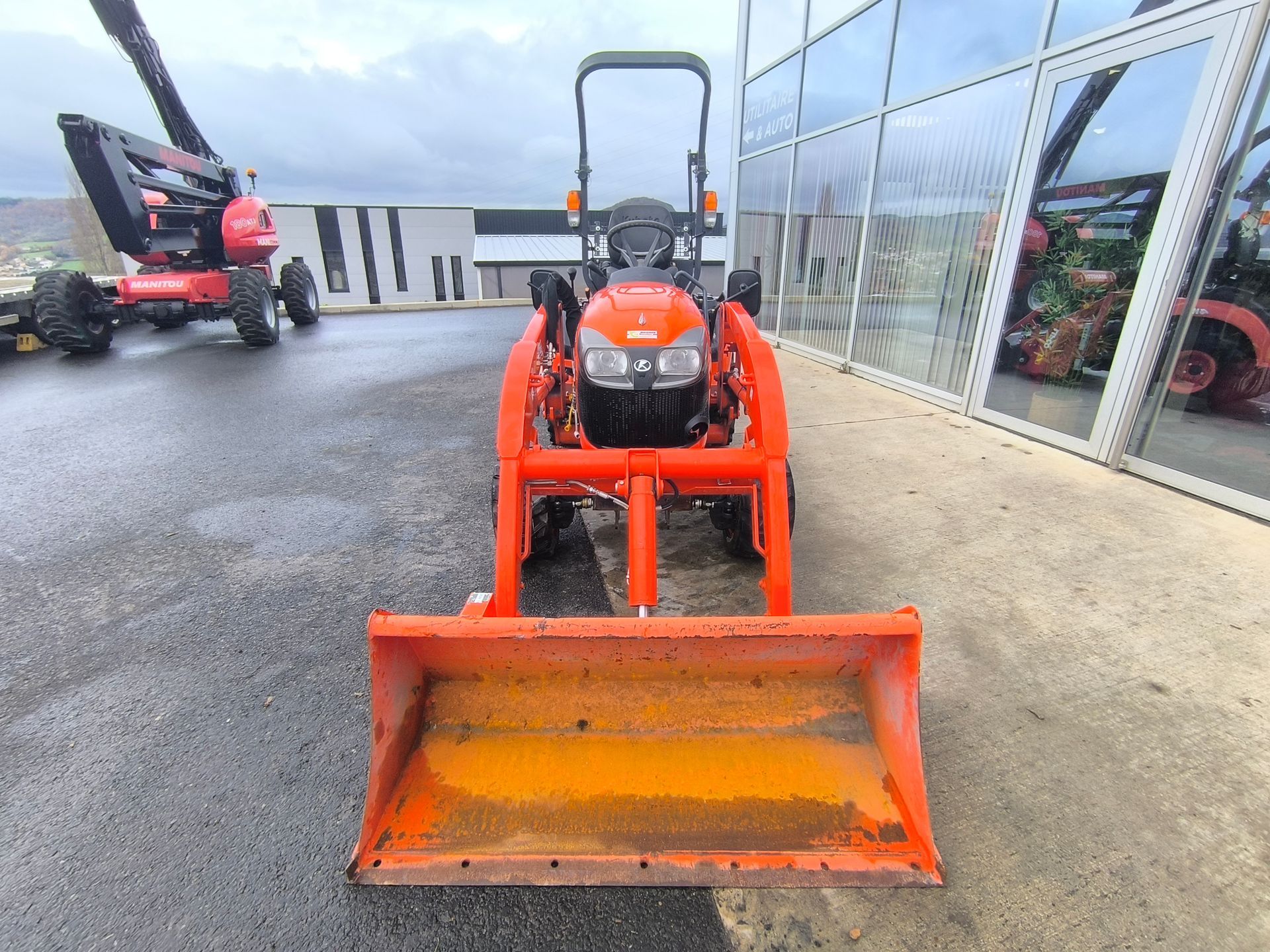 Kubota BX 231 Chargeur Kubota et Enfouisseur de pierre LIPCO