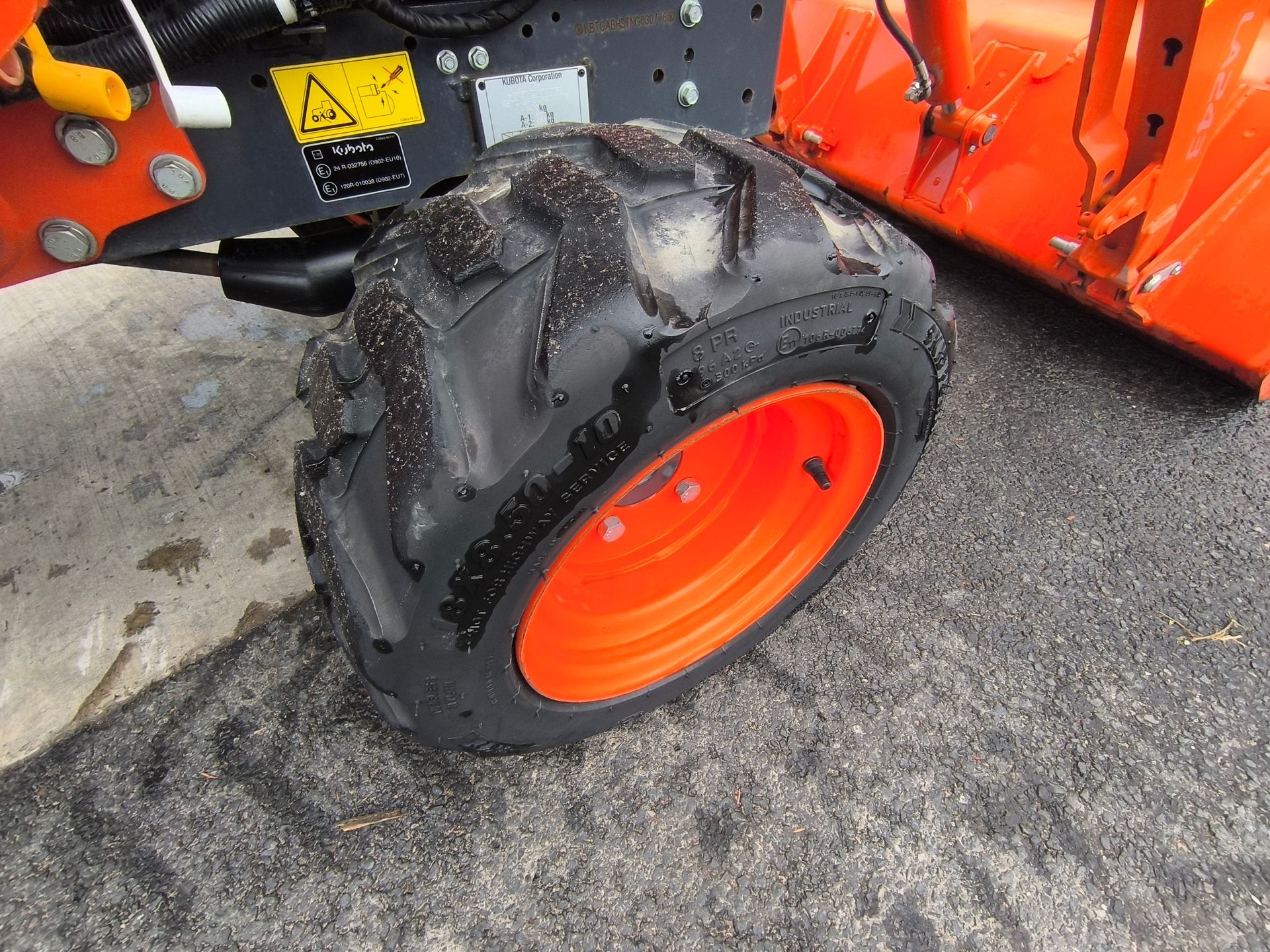 Kubota BX 231 Chargeur Kubota et Enfouisseur de pierre LIPCO