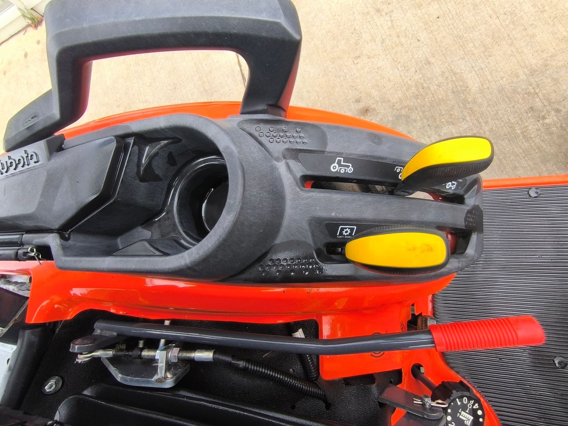 Kubota BX 231 Chargeur Kubota et Enfouisseur de pierre LIPCO