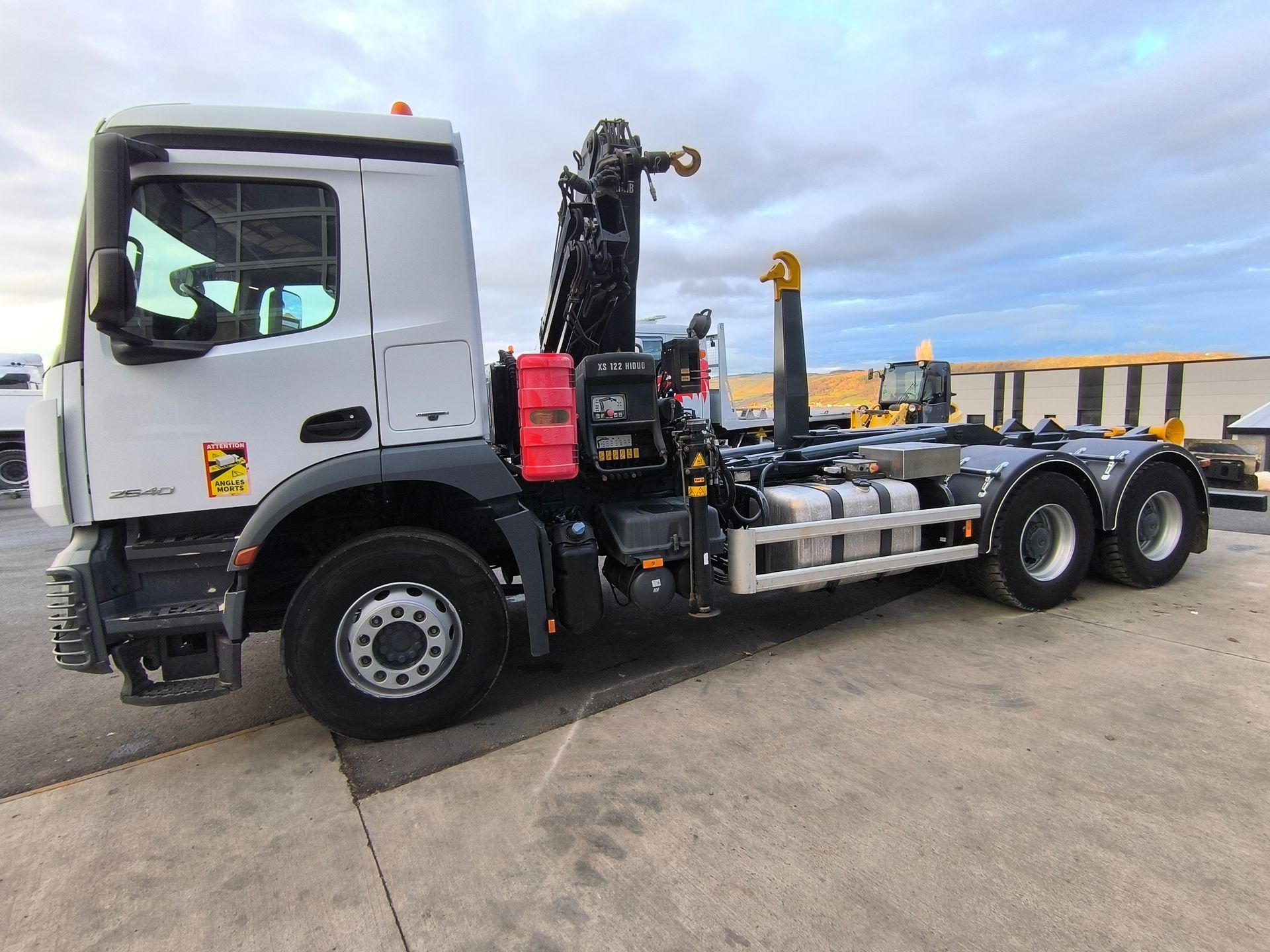 Mercedes-Benz Arocs 2640 Ampliroll Grue Hiab
