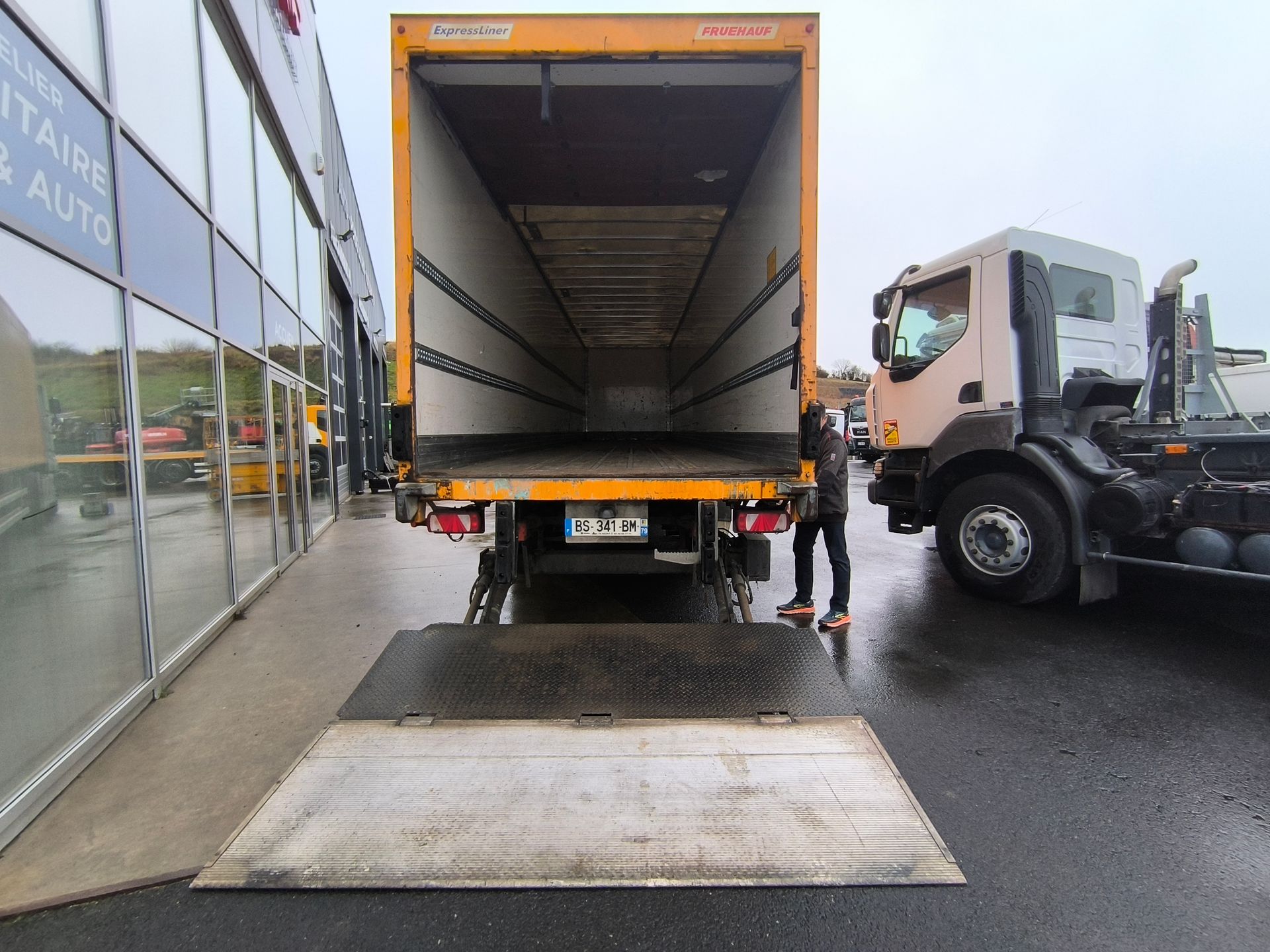 Fruehauf Expressliner Tandem + Hayon Dhollandia