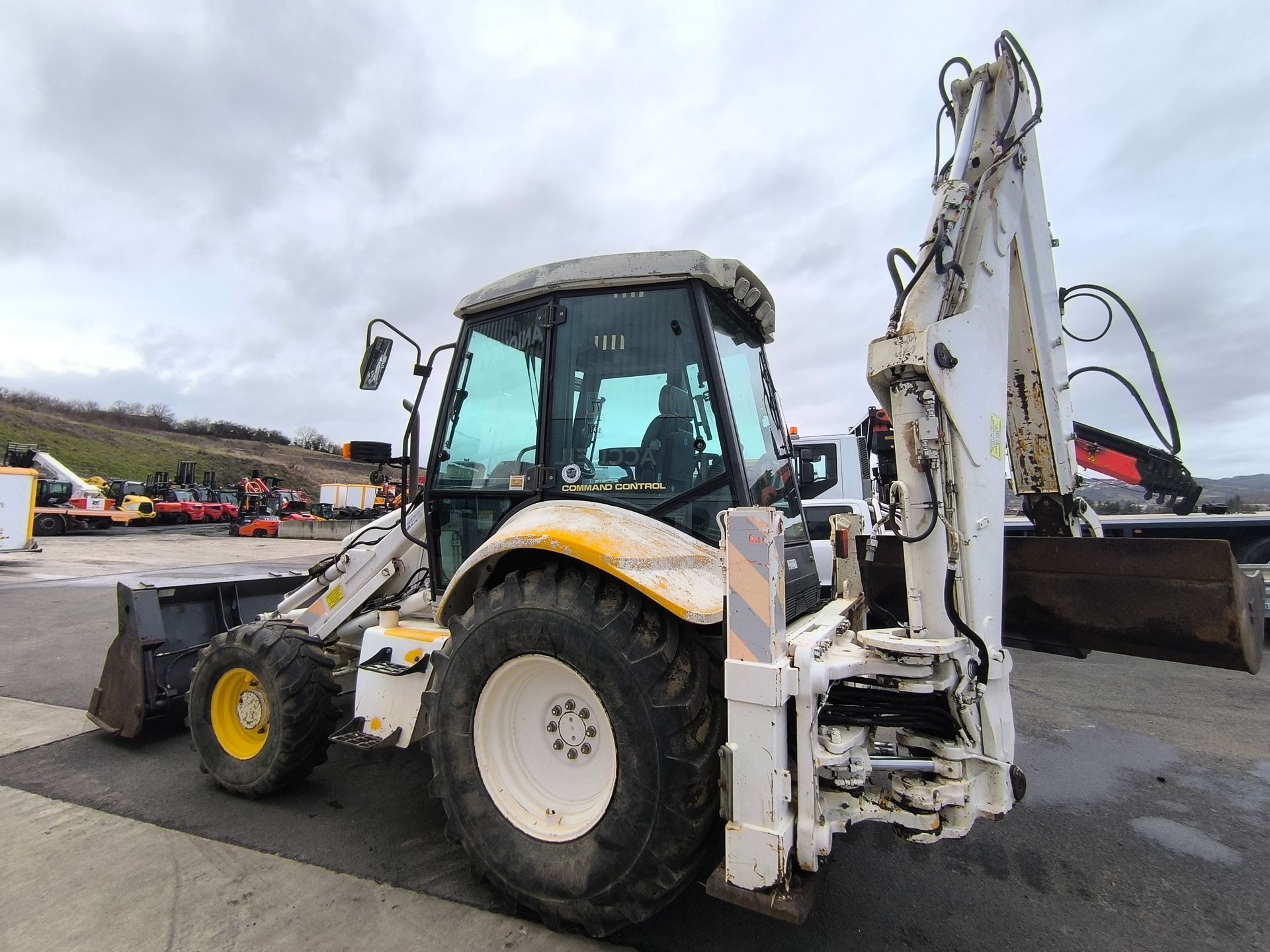 Tracto-pelle New Holland LB110-4PT