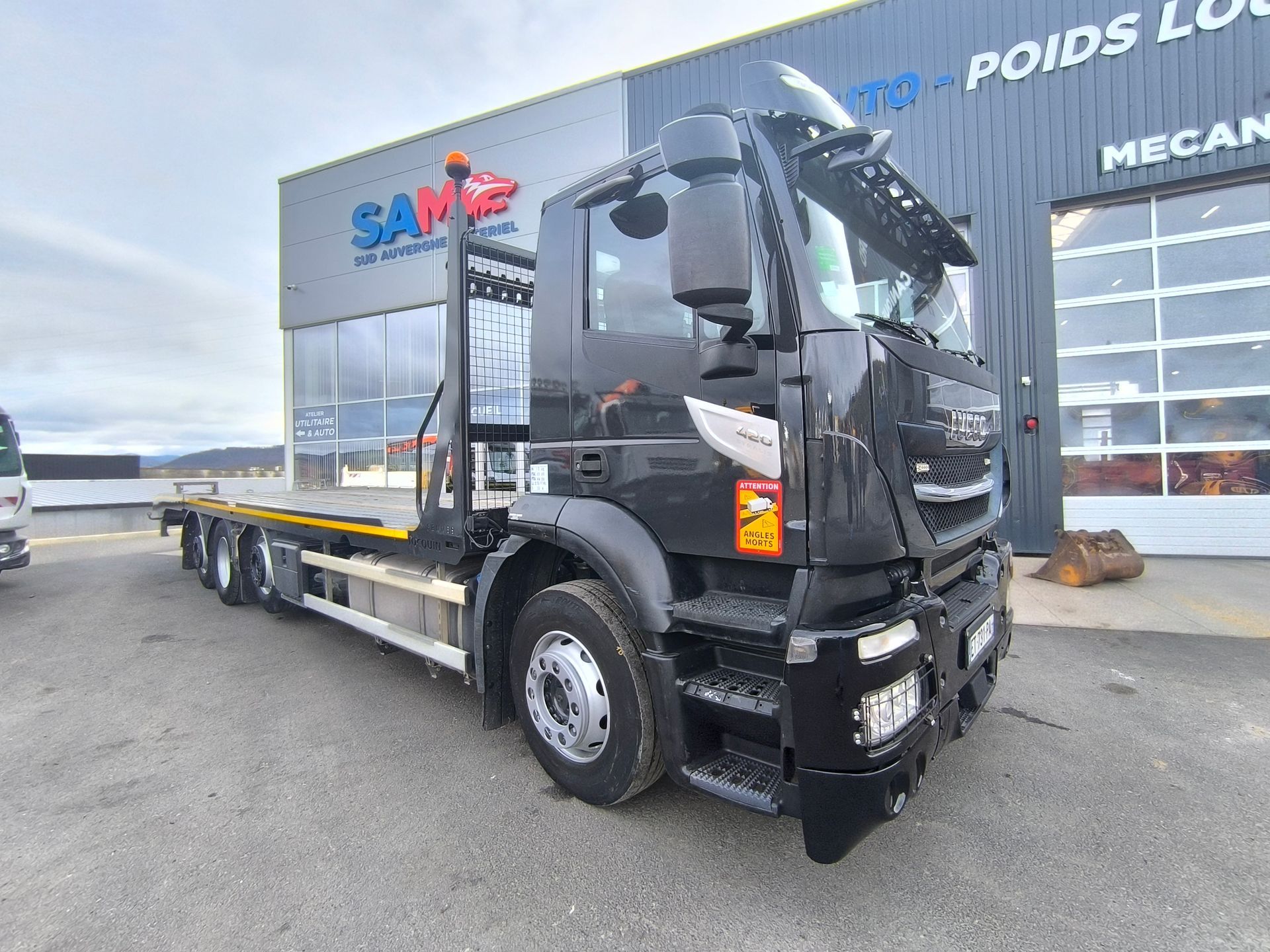 Iveco Stralis 420 Porte engins +Treuil