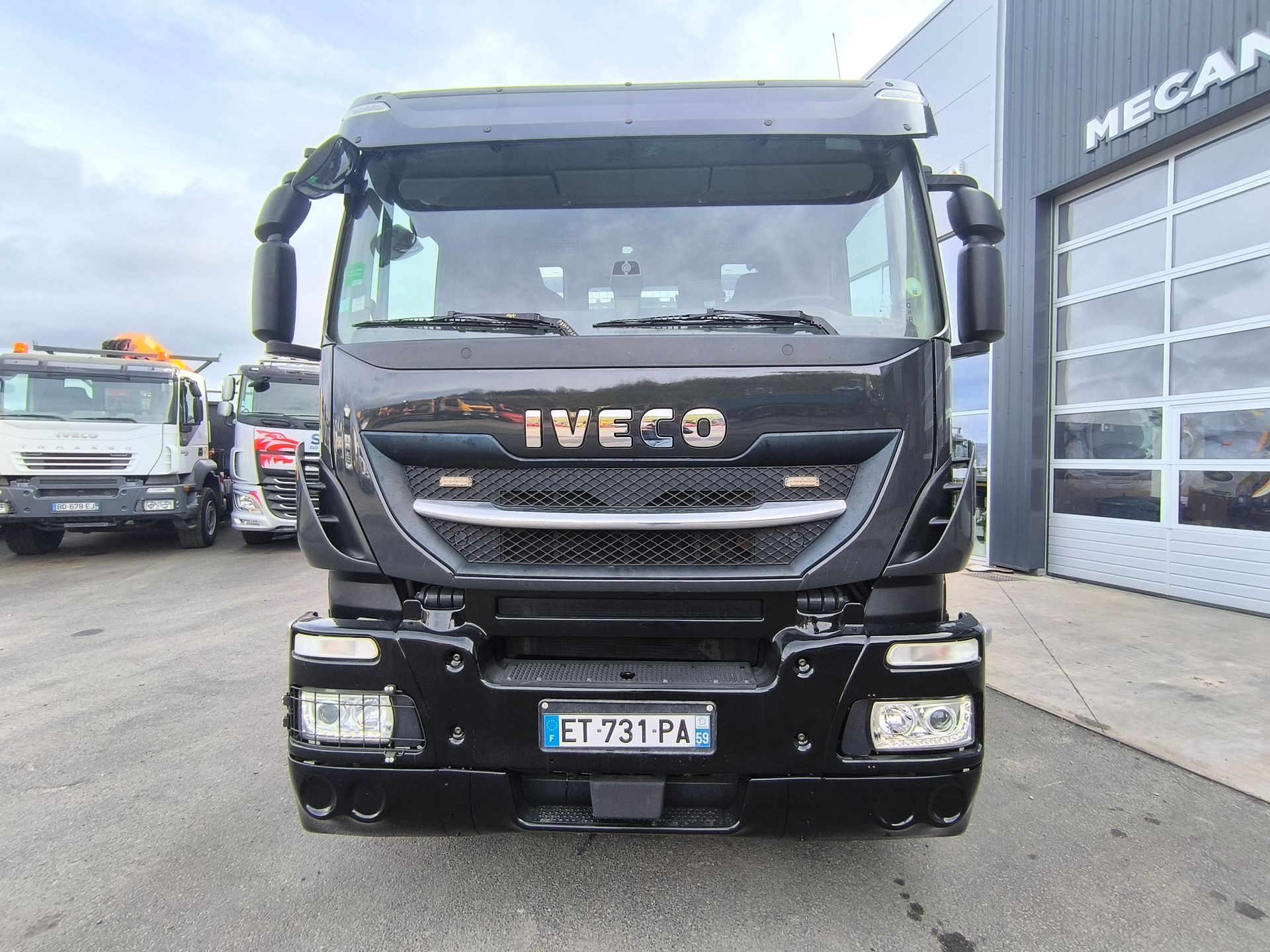 Iveco Stralis 420 Porte engins +Treuil