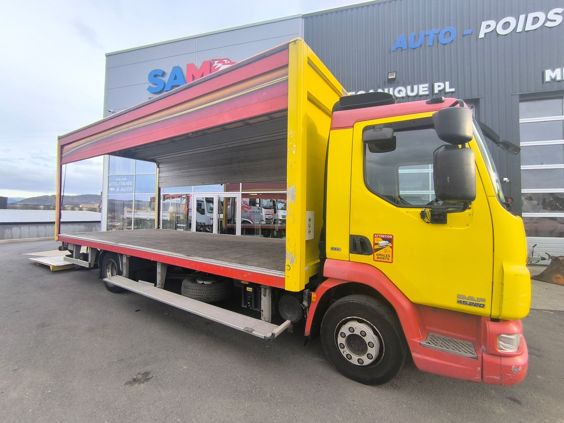 Daf Fourgon Brasseur 220cv à Rideaux électriques