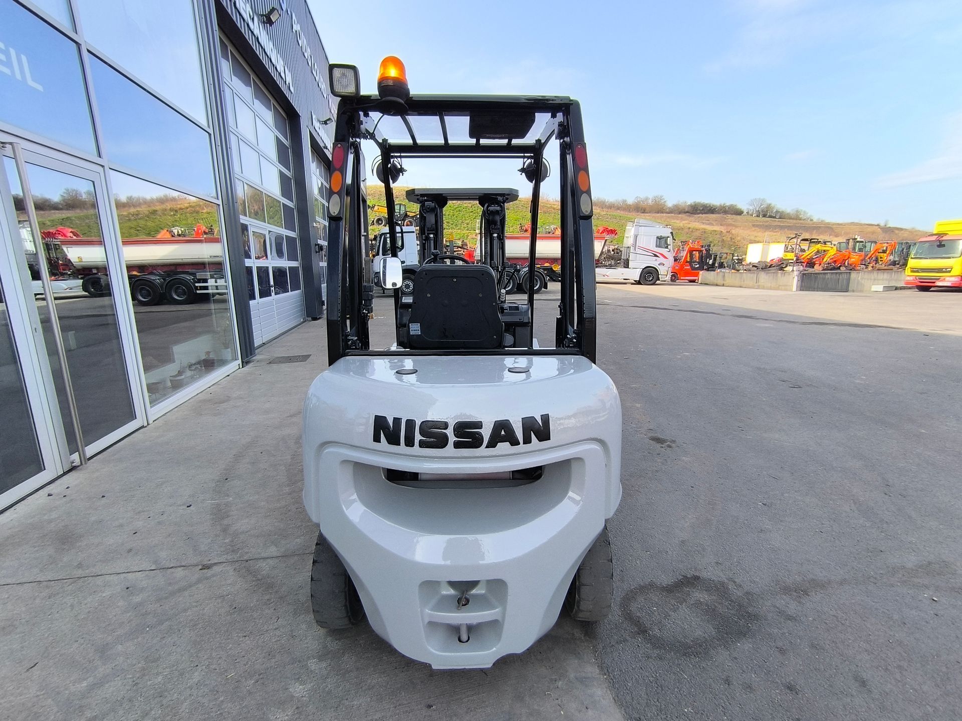 Nissan Chariot 2.5T