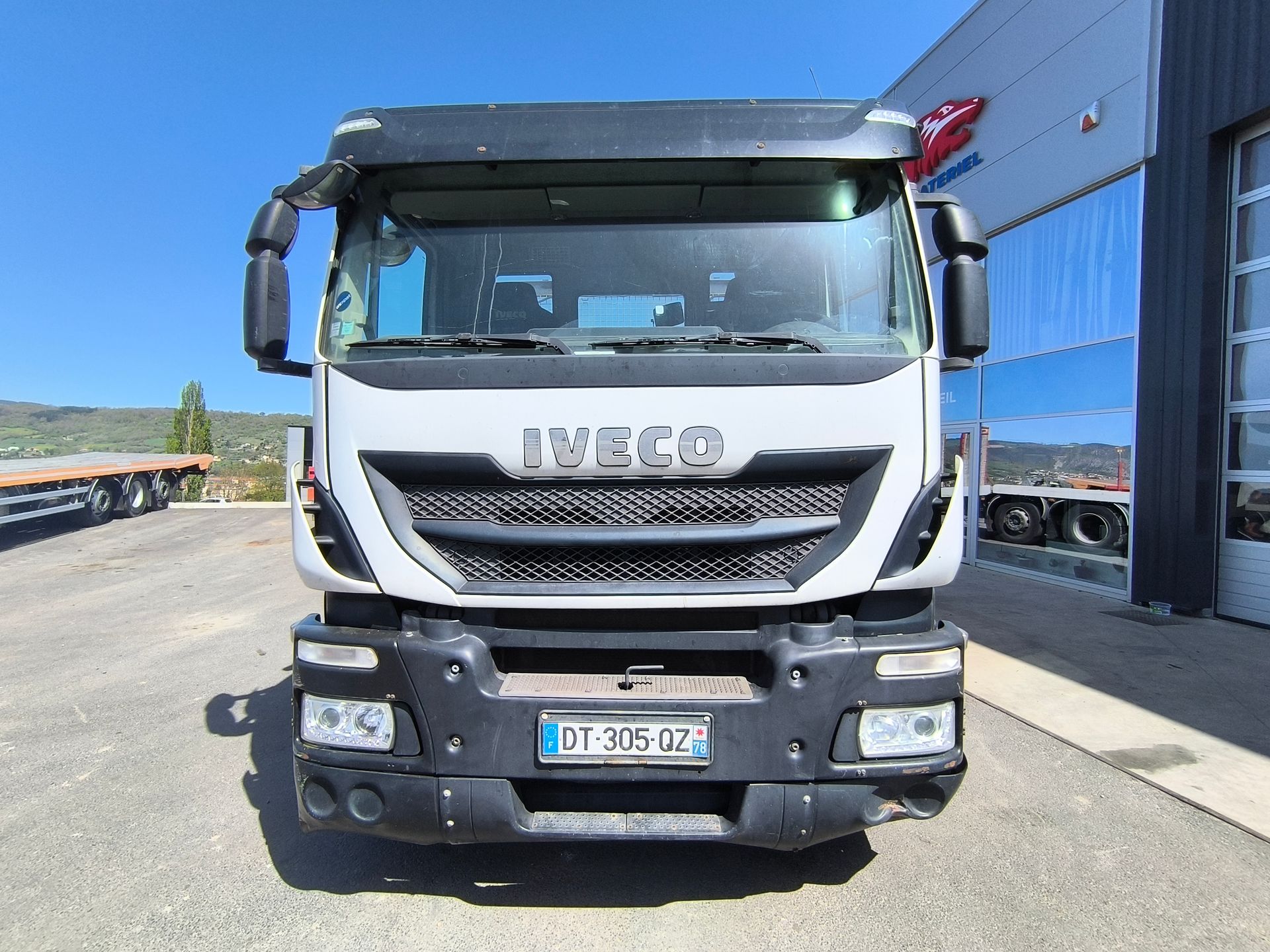 Iveco Stralis 360 Porte engins +Treuil