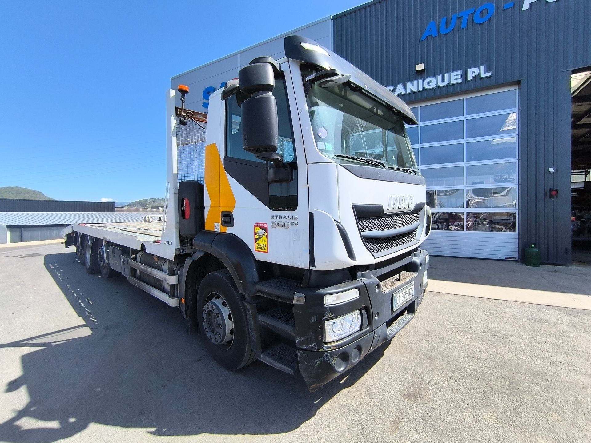 Iveco Stralis 360 Porte engins +Treuil