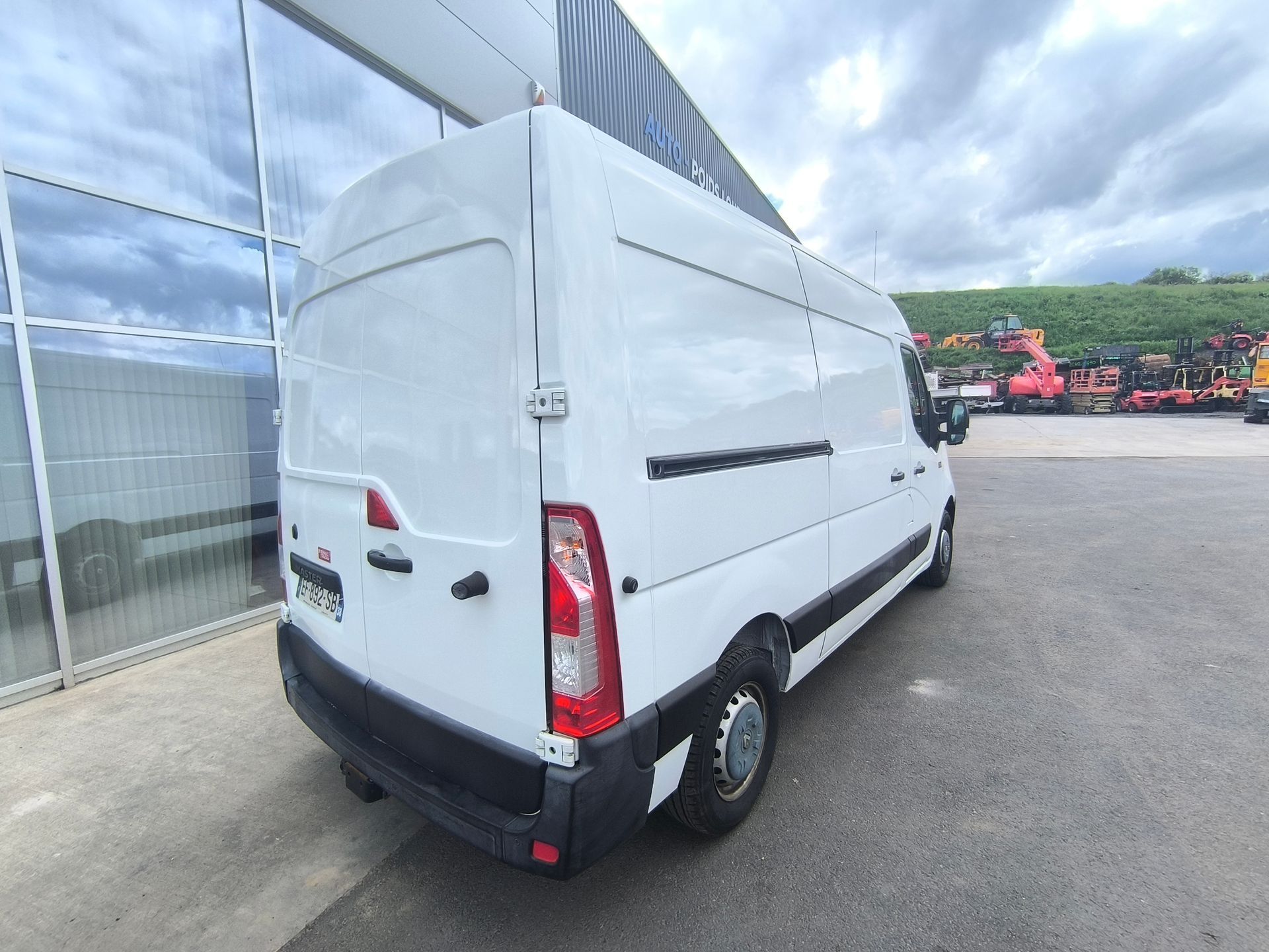 Renault Master III L2H2 2.3 DCI 135