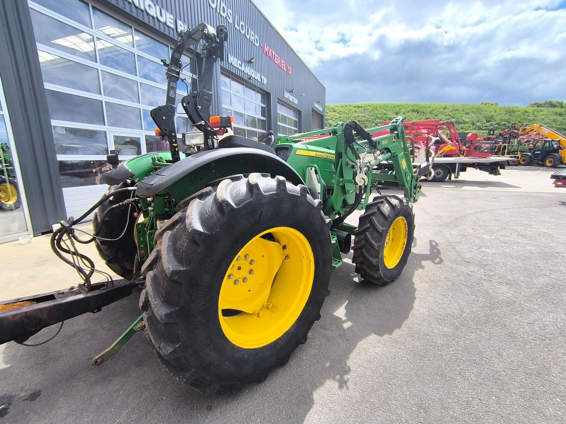 John Deere 5075E