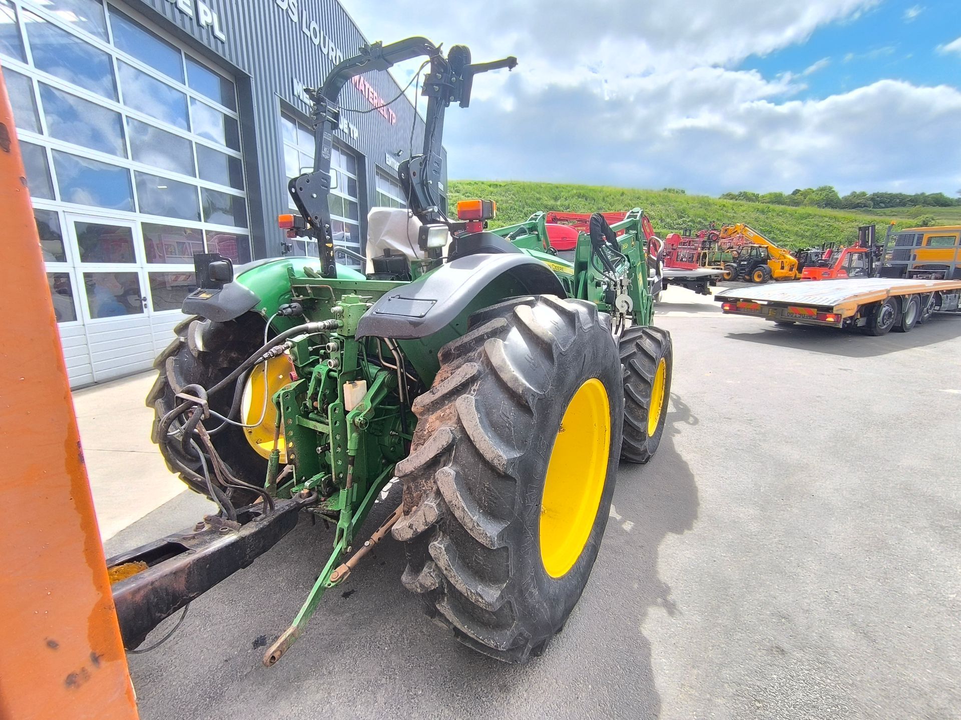 John Deere 5075E