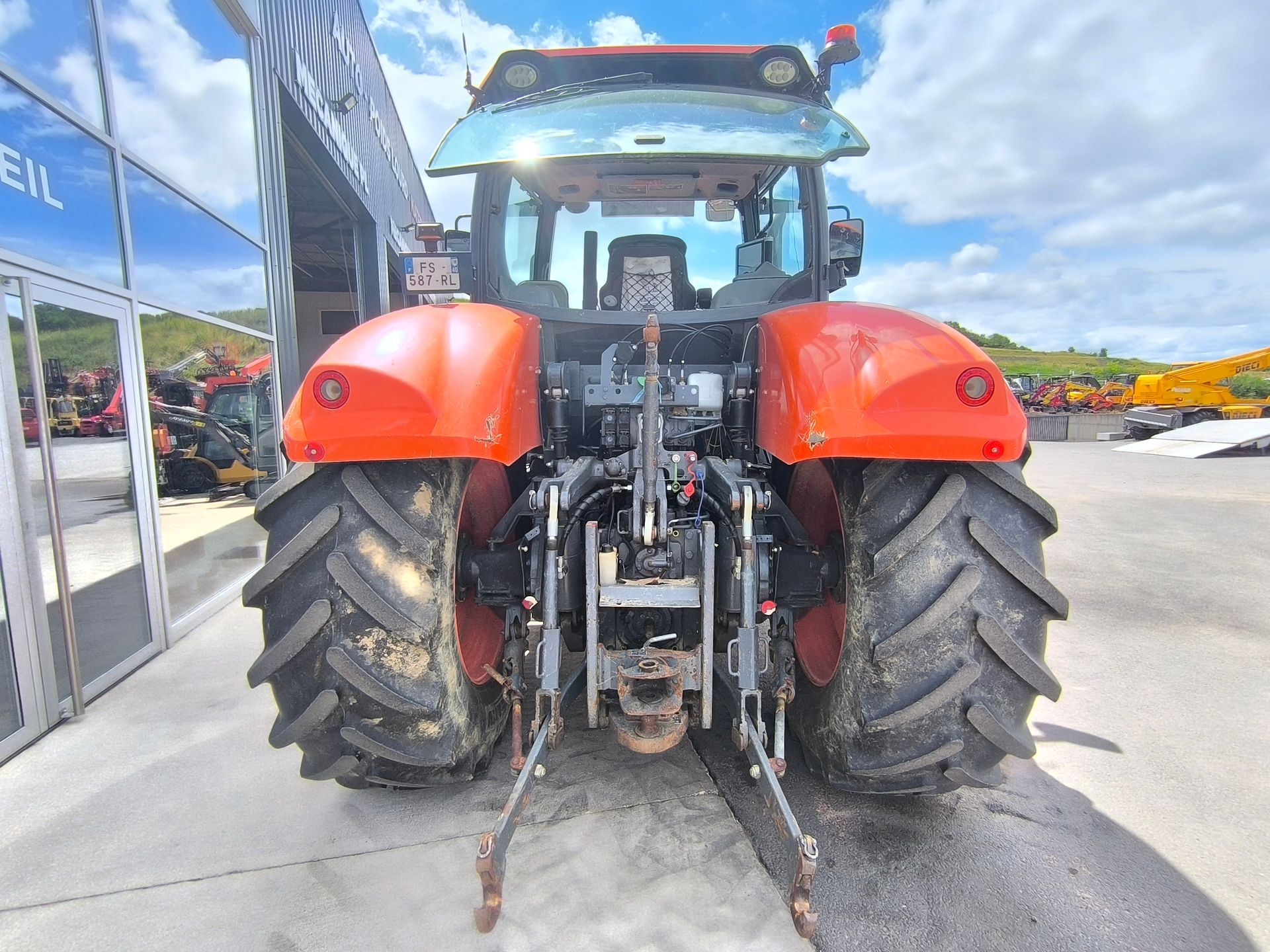 Kubota M7153