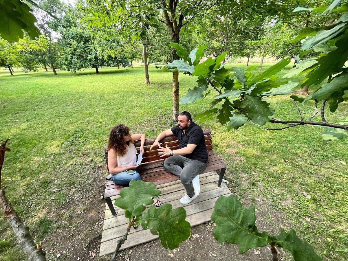 Entrevista hoy en Pamplona con la periodista y reportera Belén Galindo, y Joaquín Calderón