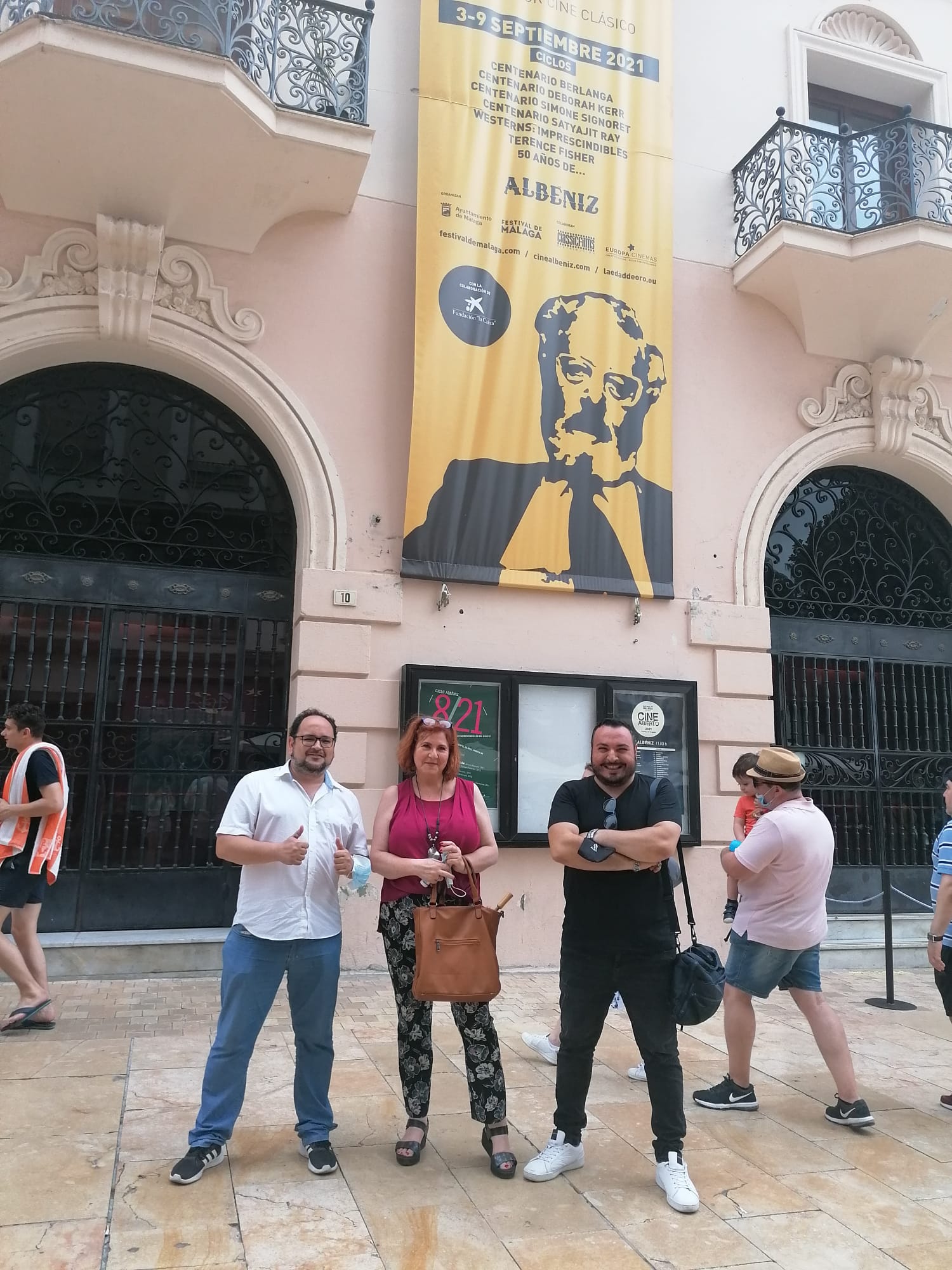 El 9 de agosto, tuvo lugar en Málaga la primera reunión de trabajo de “Spanish Film Production”. En el encuentro participaron  el director de cine Luisje Moyano, el experto en comercio internacional Imad Badour y la escritora-documentalista María Viedma. Tres pilares de una productora audiovisual, especializada en documentales y largometrajes.“Spanish Film Production” acaba de nacer y trae proyectos originales bajo el brazo.