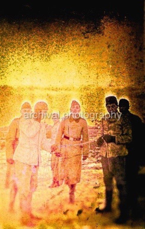 RUSSIAN SOLDICandid WWII Photos Of GI's From All Sides - RUSSIAN SOLDIERS WALKING IN FIELDERS WALKING IN FIELD