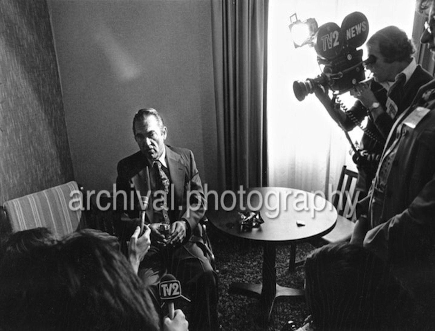 Ku Klux Klan - ALABAMA GOVERNOR GEORGE WALLACE AT PRESS CONFERENCE being interviewed by television reporter
