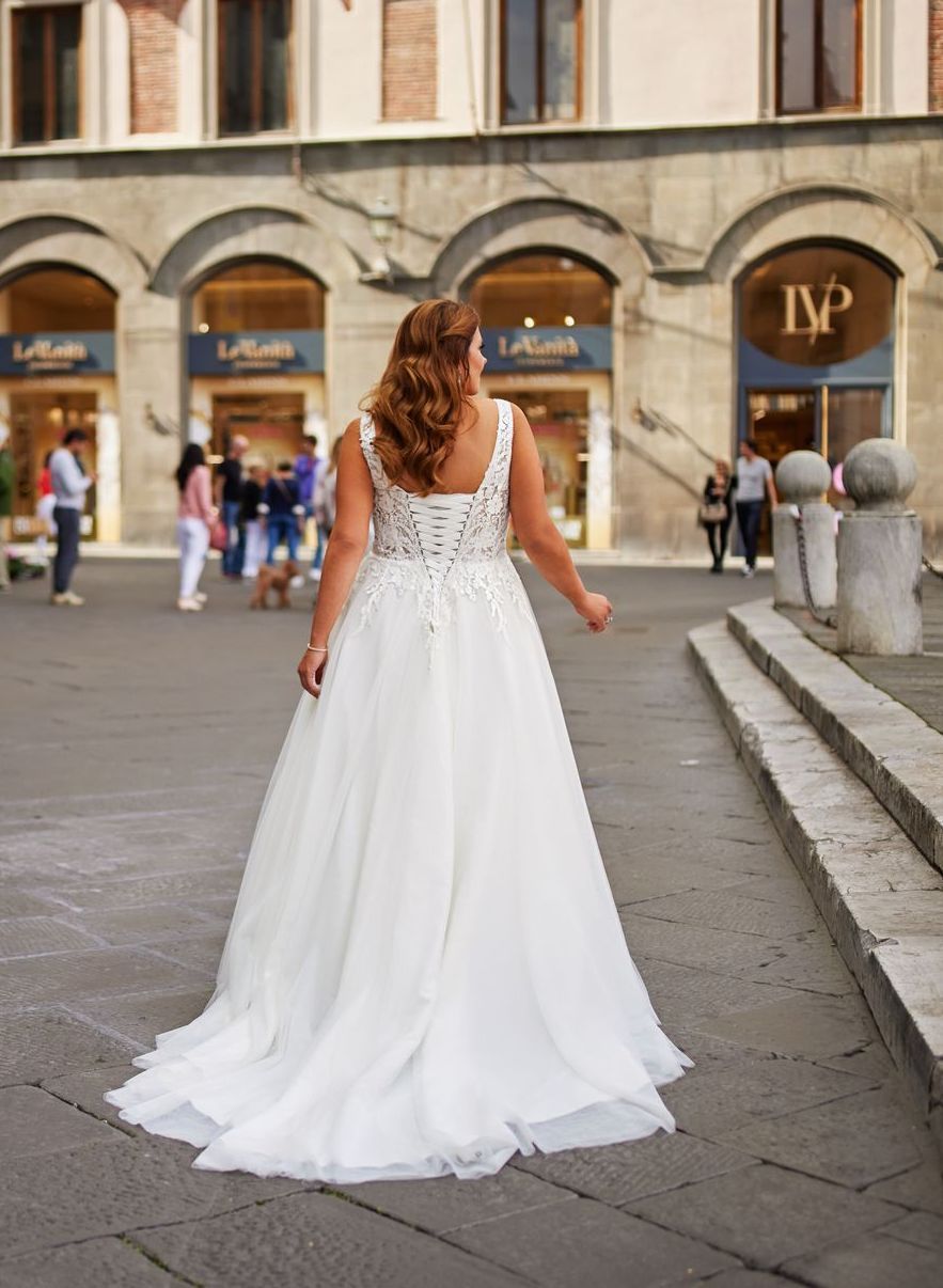 curvybride ladybird, Brautkleid mit Spitze, Tattooeffekt, Die Braut Fulda