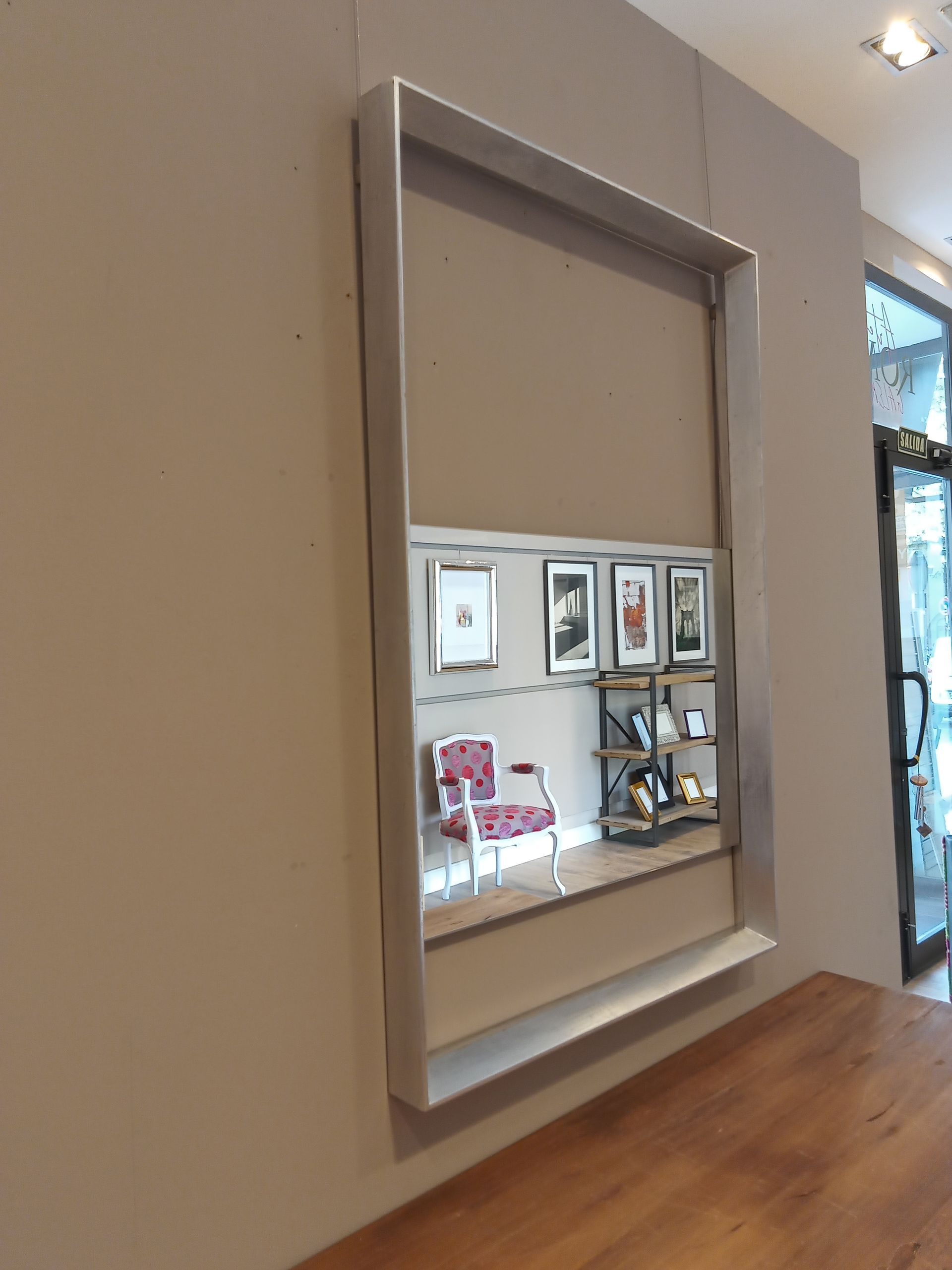 Espejos para baño en Zaragoza
Espejos para baño bonitos
Espejos para baño diferentes
Espejos para baño a cualquier medida
Espejos hechos a mano
Espejos artesanos