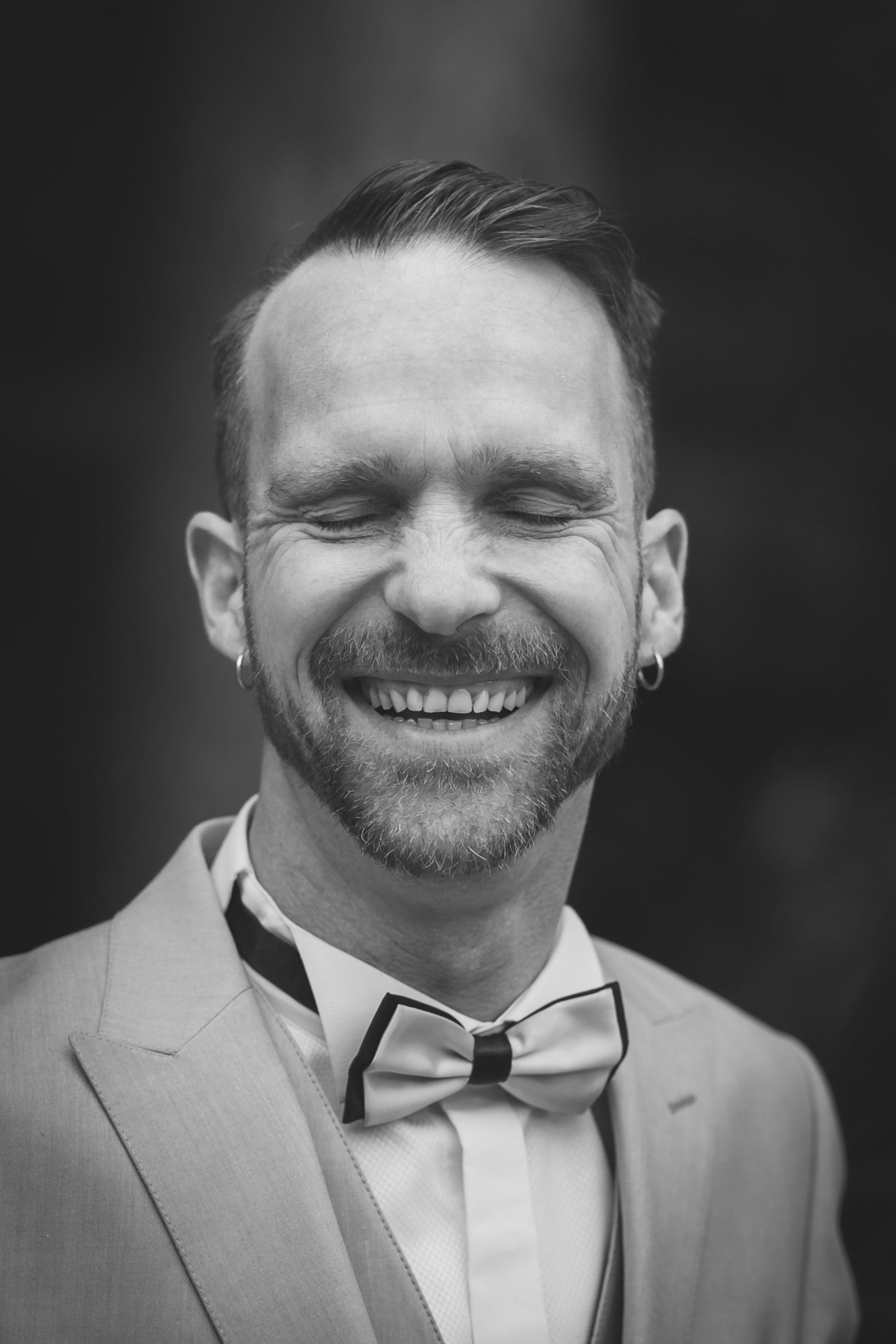 Hochzeit, Laatzen, Foto, Rod Enberg, Hannover, Sommer, Bräutigam, Schwarzweiss