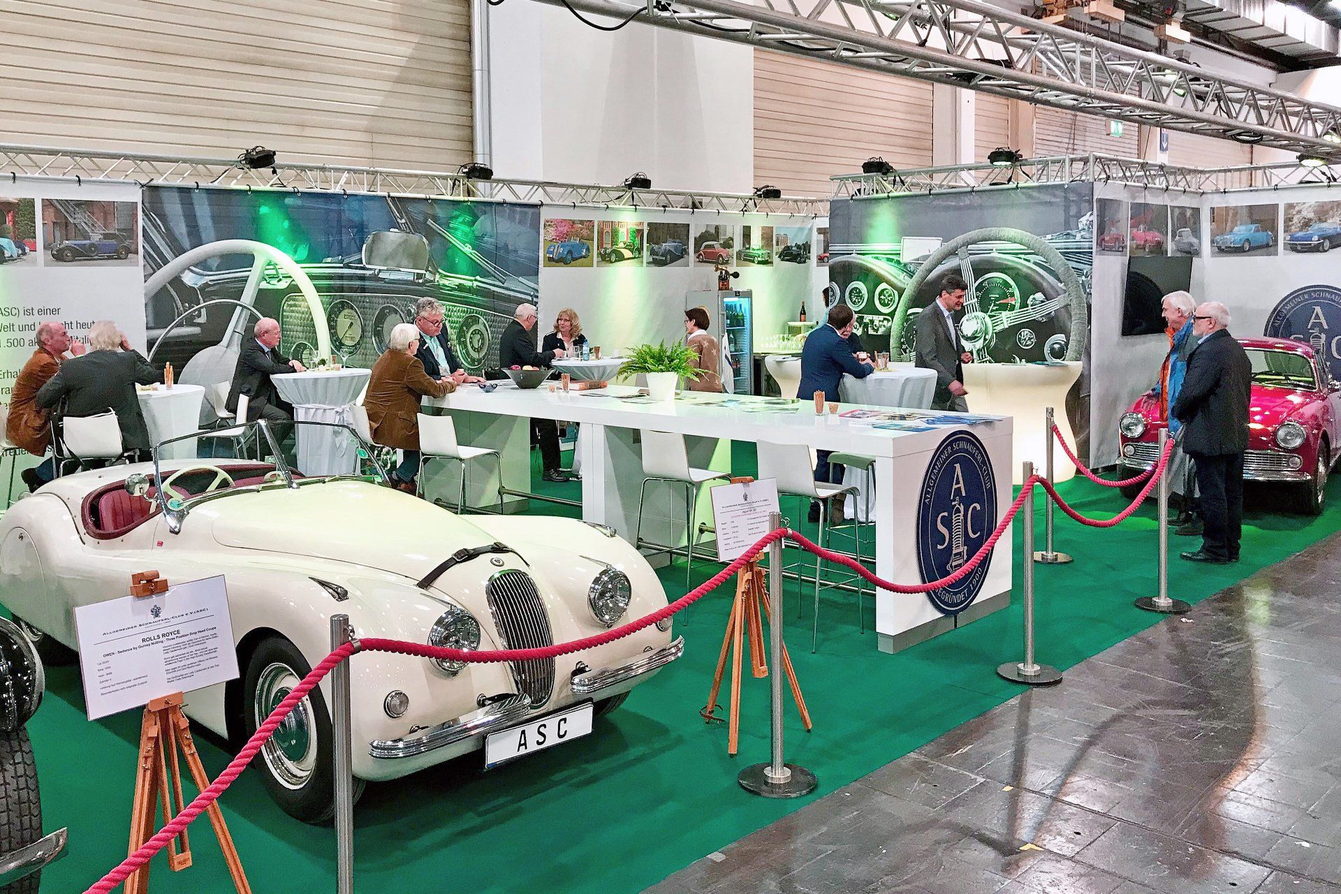 ASC Messestand mit Jaguar XK