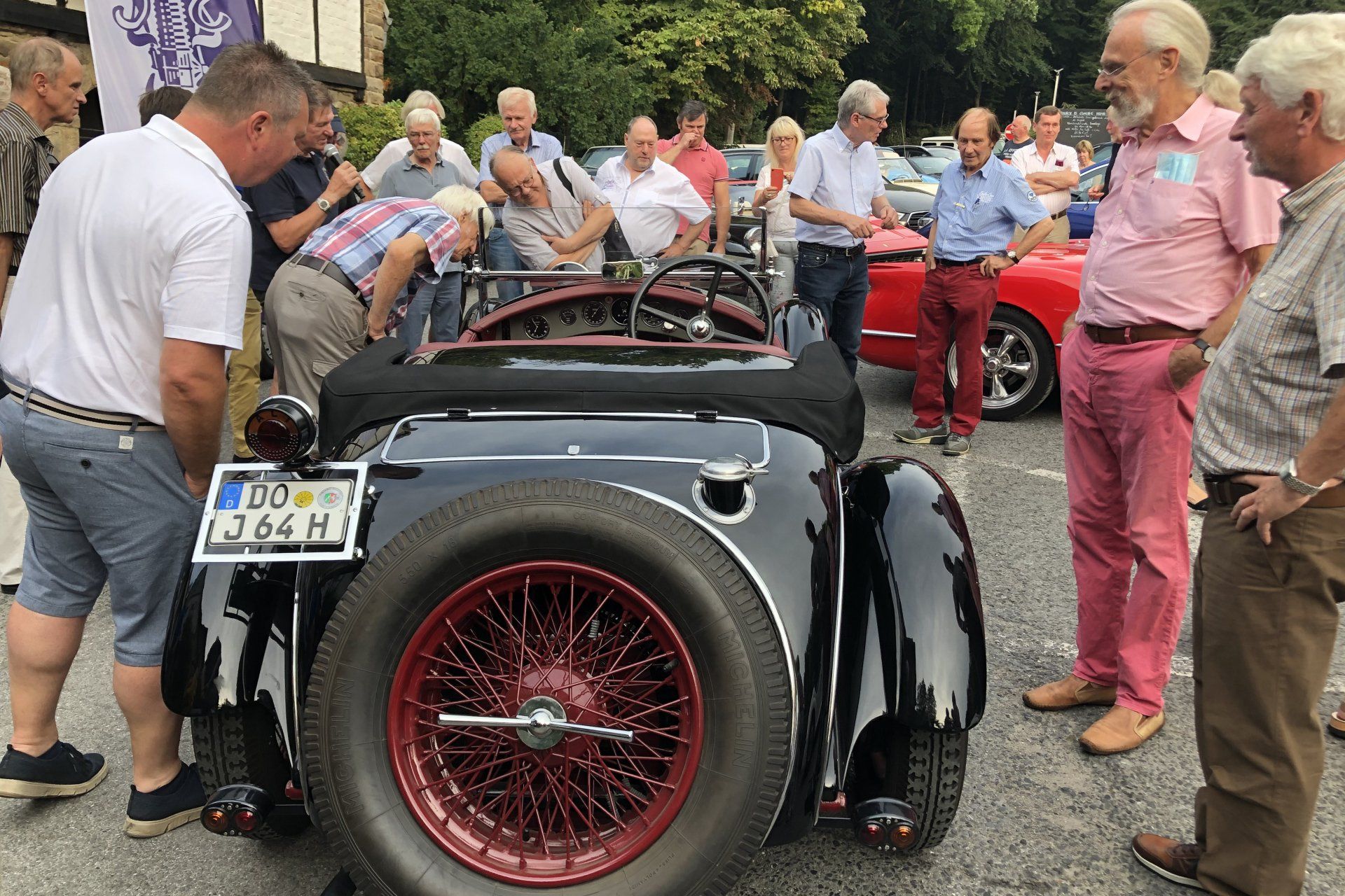 Alle bestaunen den Alfa Romeo Sportwagen Klassiker