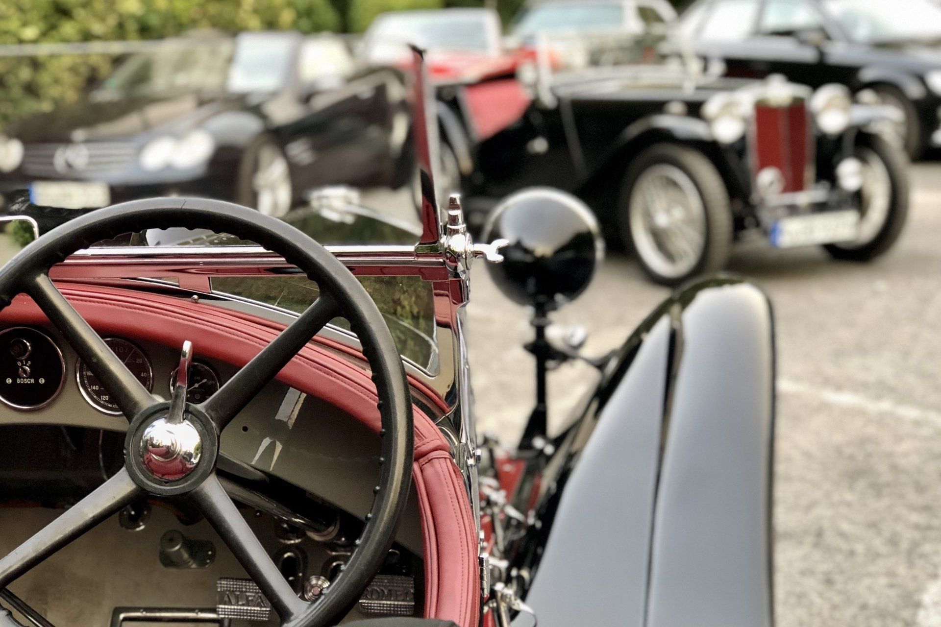 Detailaufnahme mit Lenkrad des Vorkriegs Alfa Romeo